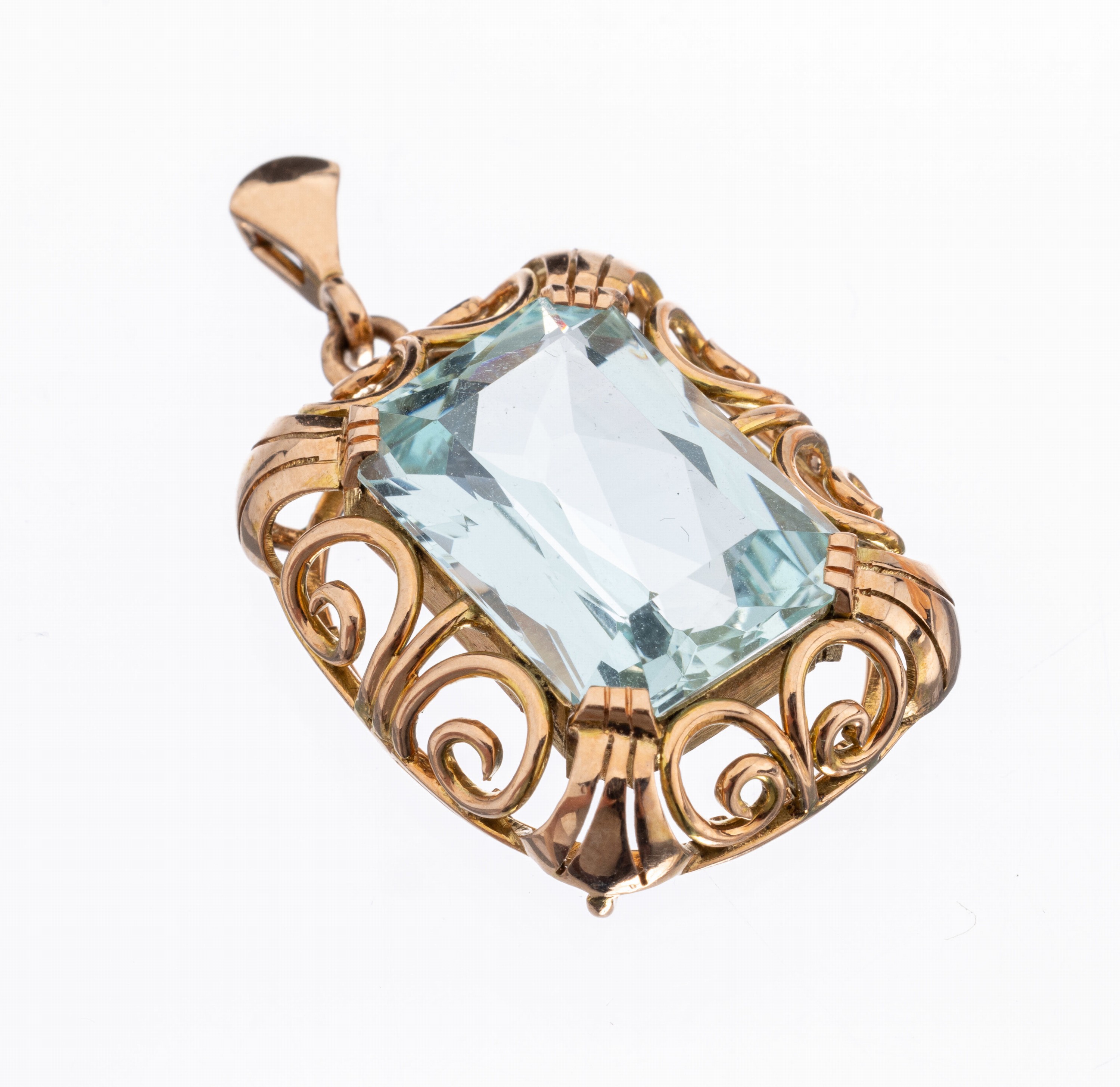 14 kt Gold Aquamarin-Anhänger, deutsch um 1930, RoseG/GG 585/000, facett. Aquamarin, schöne Goldschmiedearbeit mit Spiralen und stil. Voluten, ca. ...