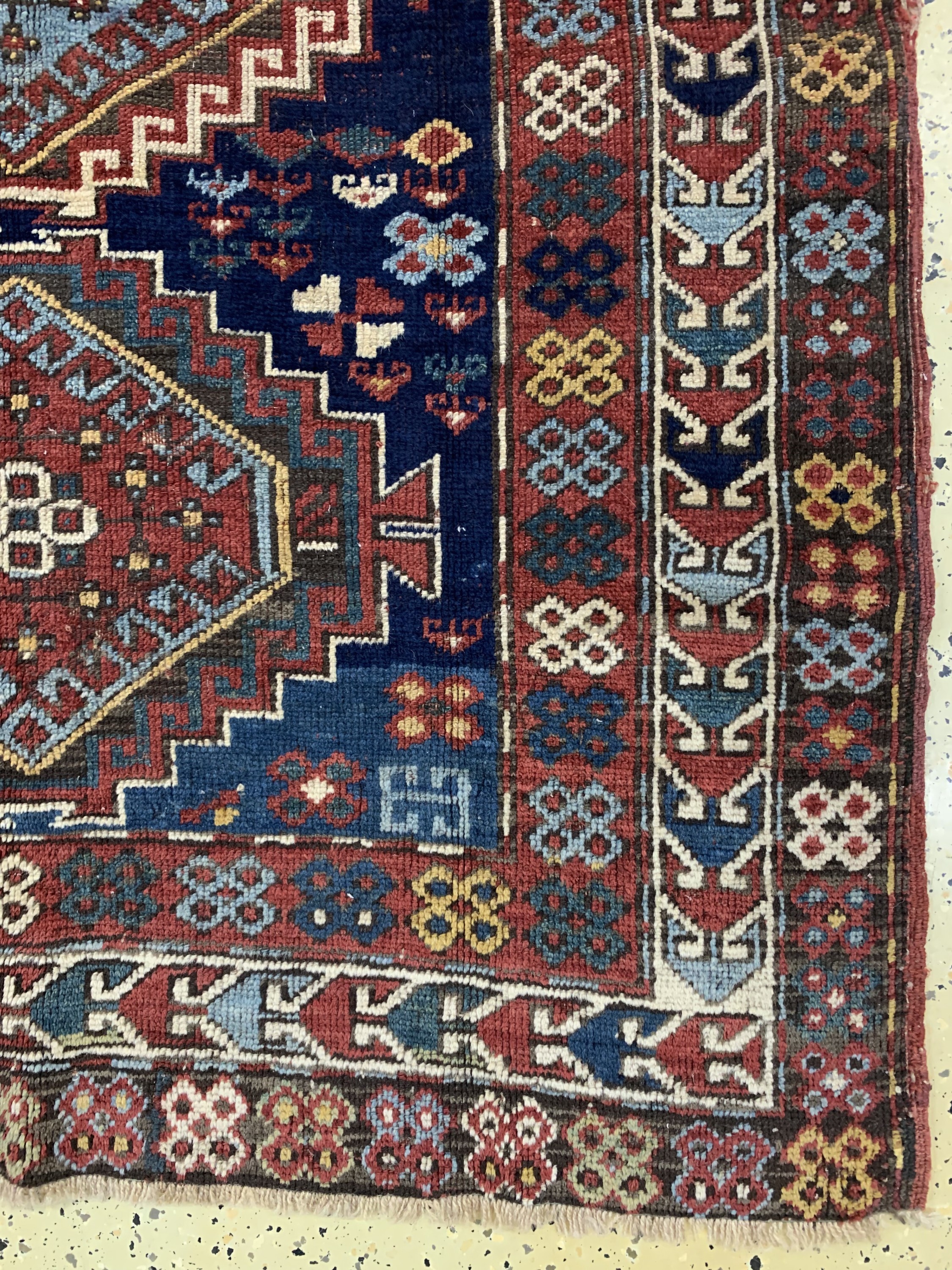 Detail a: Antiker Kazak, Kaukasus, 19.Jhd, Wolle auf Wolle, ca. 180 x 120 cm, EHZ: 3-4