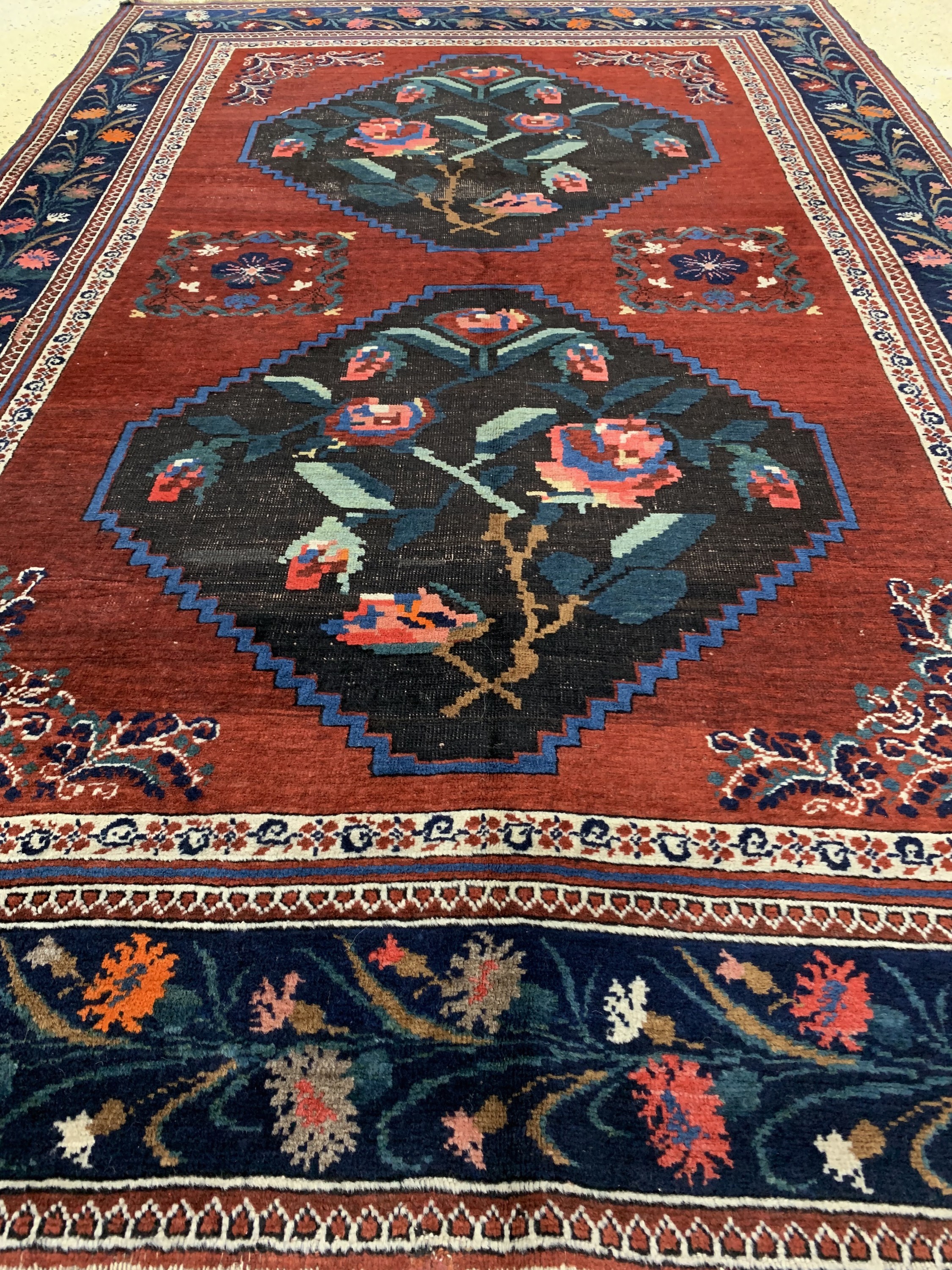 Detail d: Antiker Karabagh, Kaukasus, 19.Jhd, Wolle auf Wolle, ca. 260 x 170 cm, EHZ: 3-4