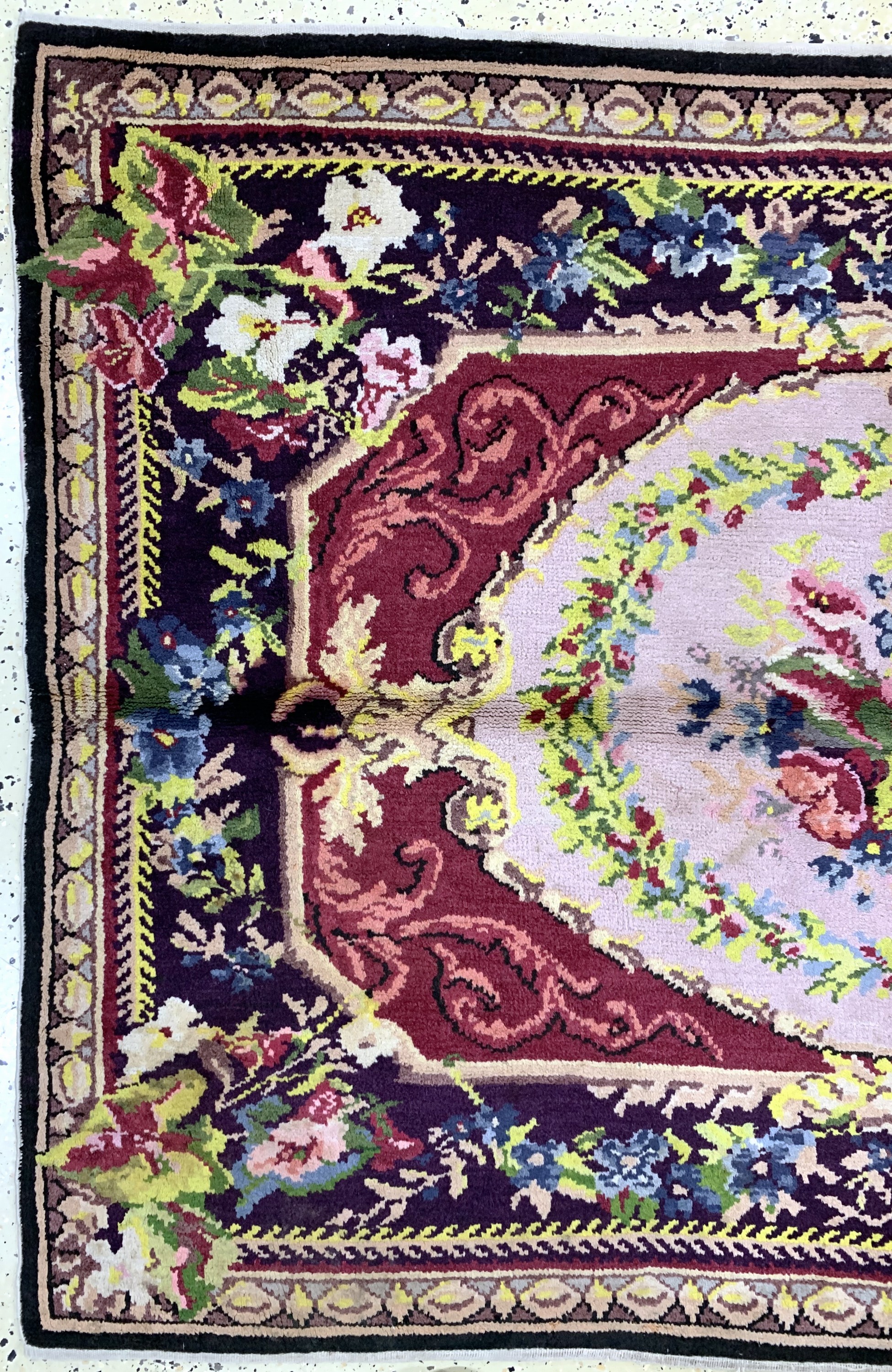 Detail b: Aubusson stil, Rumänien, ca. 50 Jahre, Wolle auf Baumwolle, ca. 205 x 140 cm, EHZ: 2