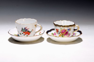 Image 26796316 - two demitasses with saucers, Meissen, 1890 - 20th c., porcelain, flying lion and painting of bouquets of flowers with blue edge, H. 5 cm