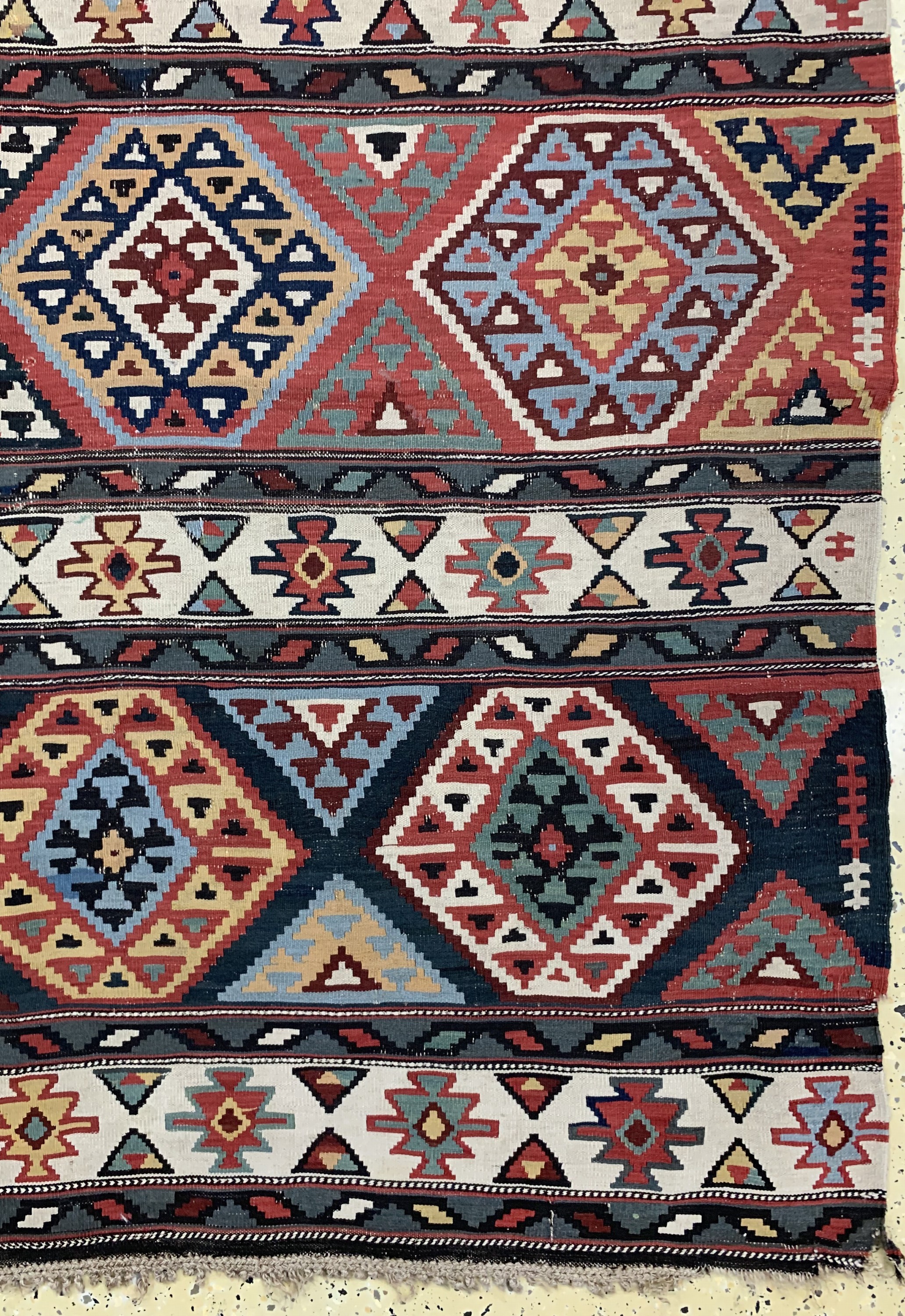 Detail a: Schirwan Kelim antik, Kaukasus, 19.Jhd, Wolle auf Wolle, ca. 295 x 150 cm, EHZ: 2-3