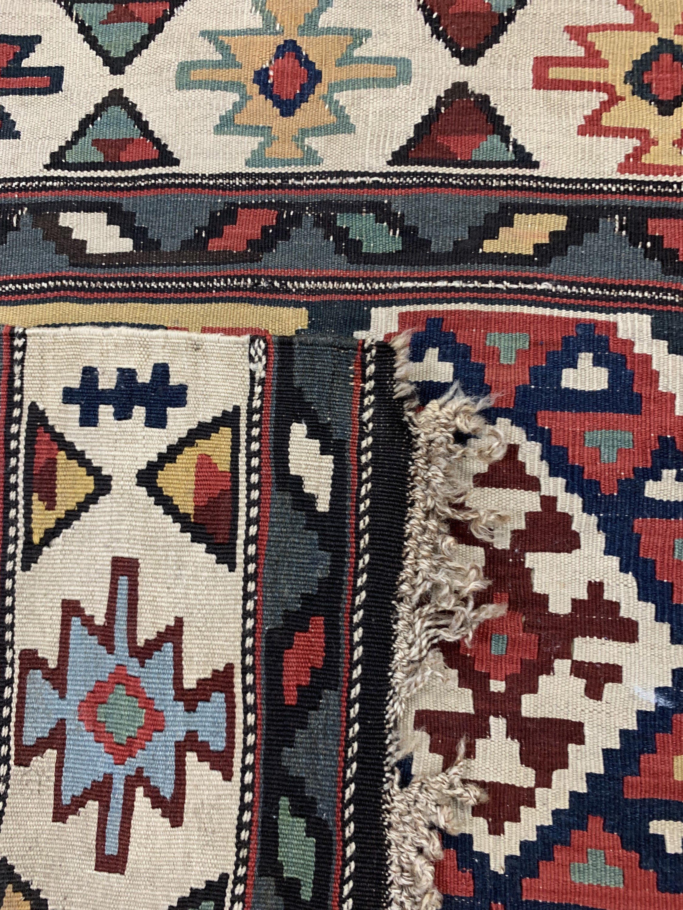 Detail g: Schirwan Kelim antik, Kaukasus, 19.Jhd, Wolle auf Wolle, ca. 295 x 150 cm, EHZ: 2-3