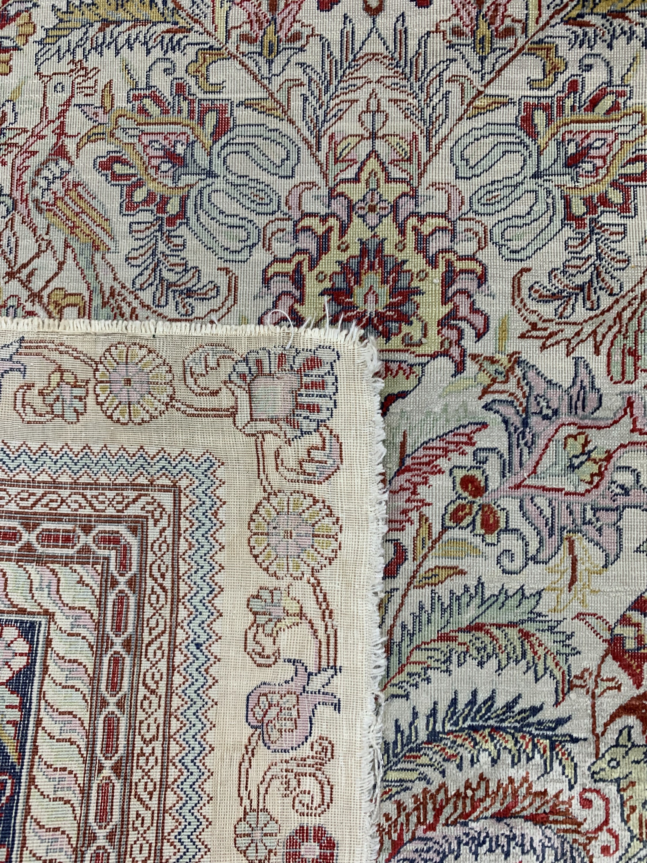 Detail d: Hereke Seide fein, China, Ende 20.Jhd, reine Naturseide, ca. 153 x 103 cm, ca. 1,0 Mio. Kn/qm, EHZ: 3