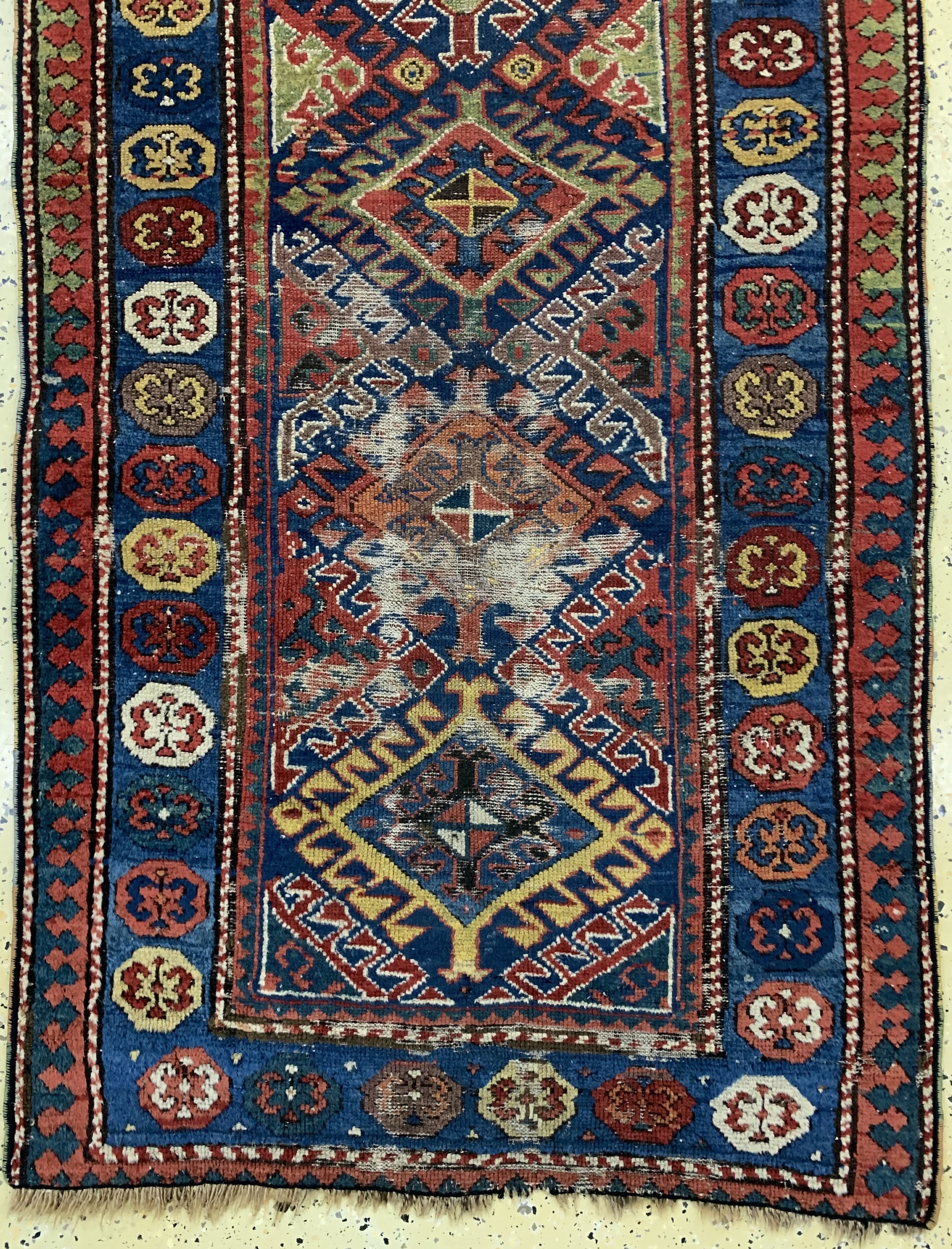 Detail c: Antiker Kazak, Kaukasus, 19.Jhd, Wolle auf Wolle, ca. 270 x 95 cm, EHZ: 4