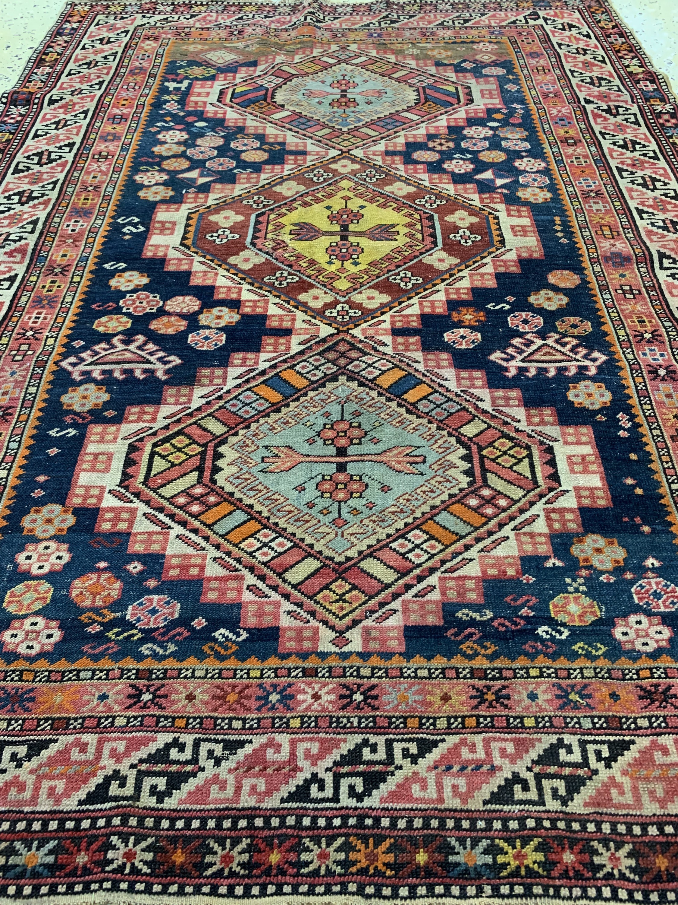 Detail e: Antiker Kazak, Kaukasus, 19.Jhd, Wolle auf Wolle, ca. 165 x 122 cm, EHZ: 4