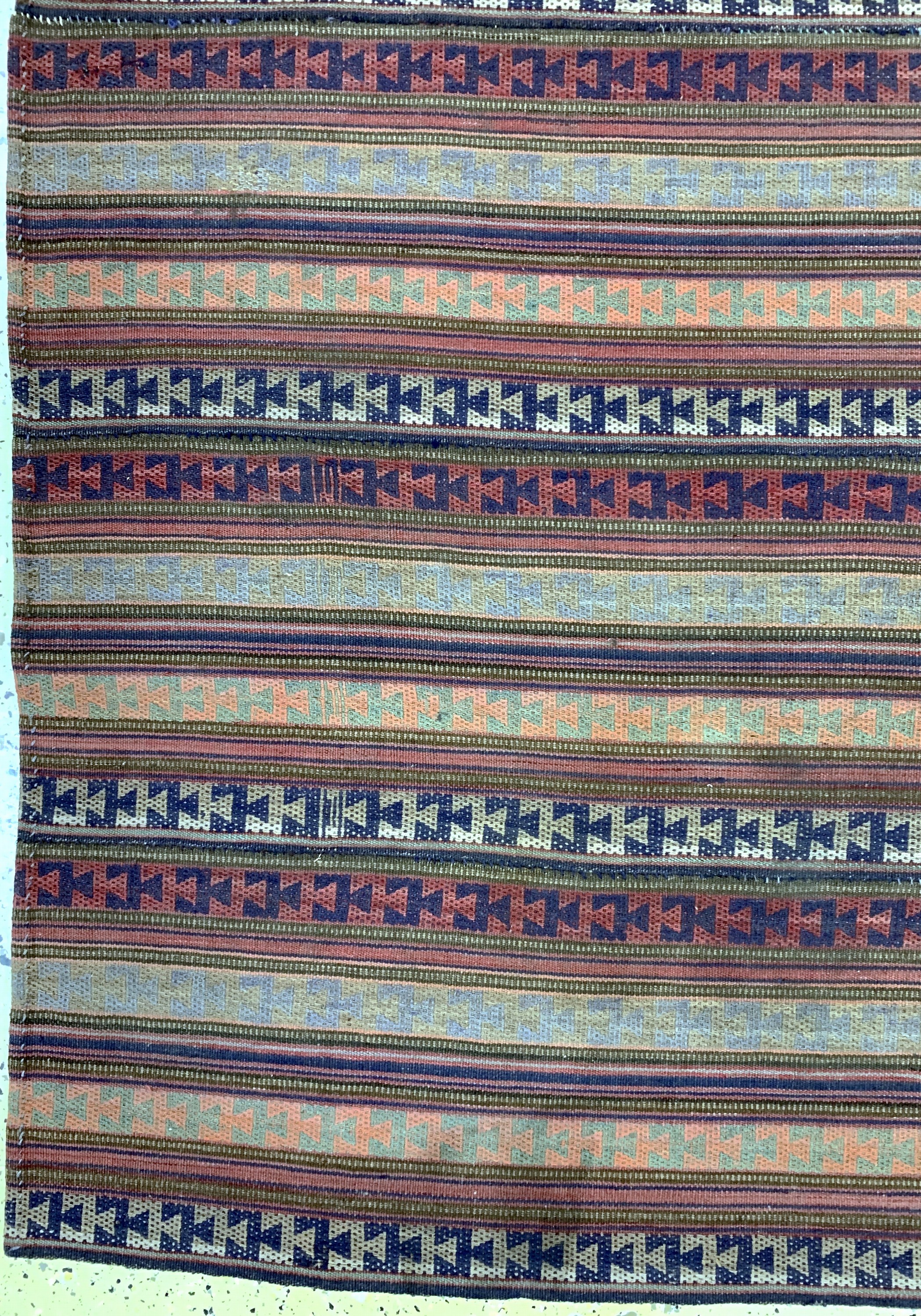 Detail b: Djajim alt, Persien, um 1920/1930, Wolle auf Wolle, ca. 220 x 180 cm, Reinigungsbedürftig, EHZ: 2
