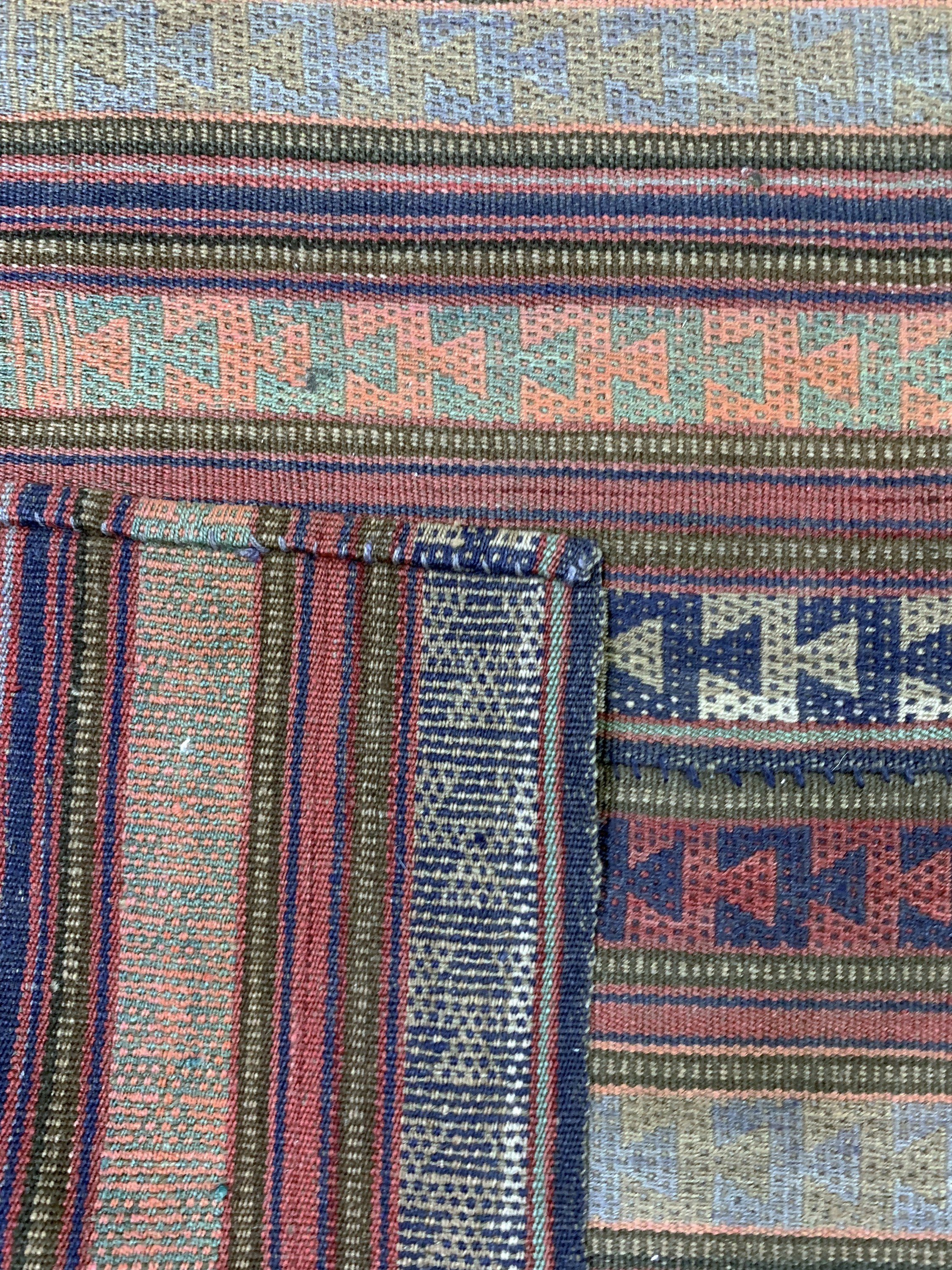 Detail e: Djajim alt, Persien, um 1920/1930, Wolle auf Wolle, ca. 220 x 180 cm, Reinigungsbedürftig, EHZ: 2