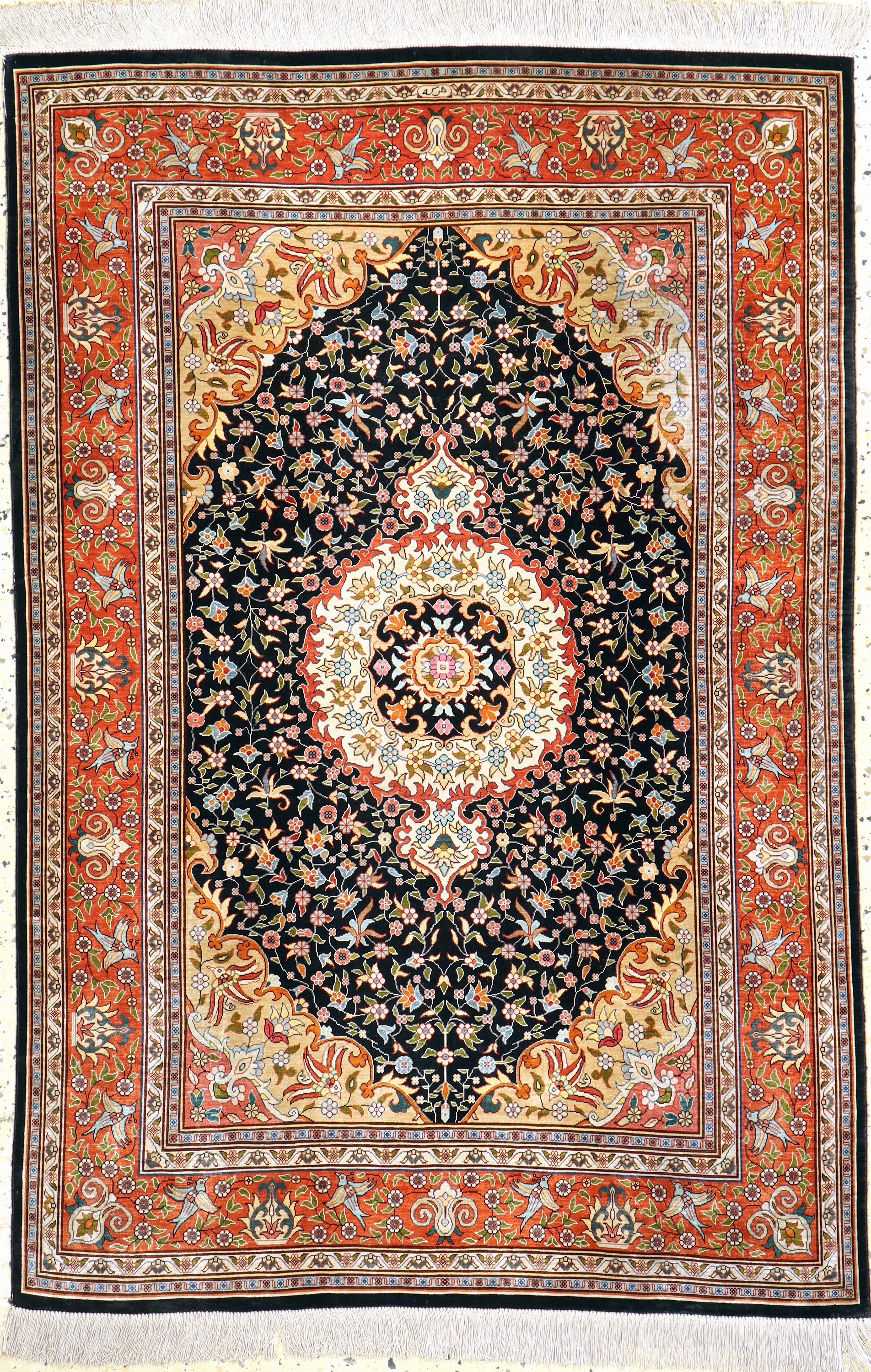Hereke Seide fein, Türkei, signiert, Mitte 20.Jhd, reine Naturseide, ca. 136 x 93 cm, EHZ: 2-3
