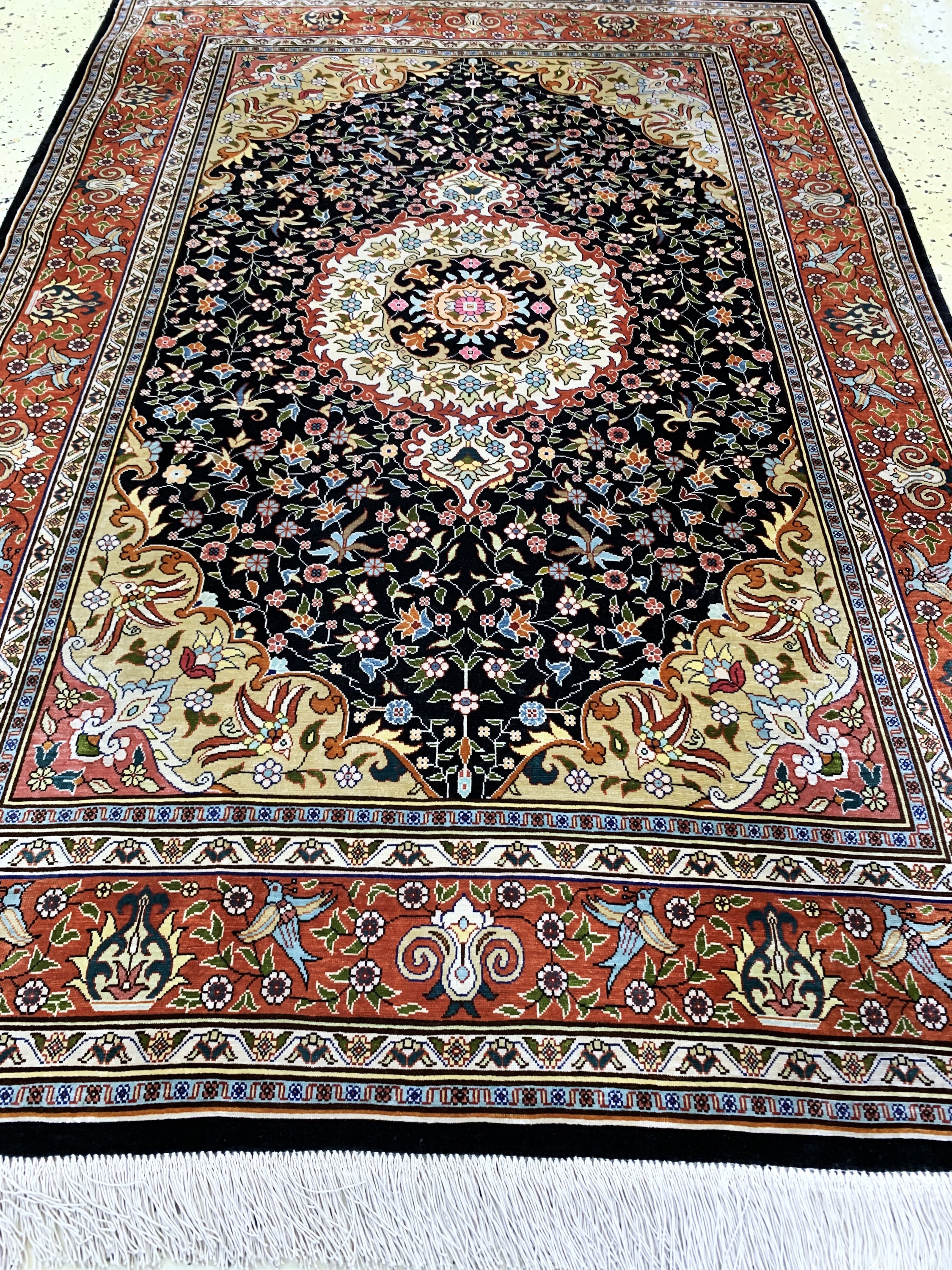 Detail d: Hereke Seide fein, Türkei, signiert, Mitte 20.Jhd, reine Naturseide, ca. 136 x 93 cm, EHZ: 2-3