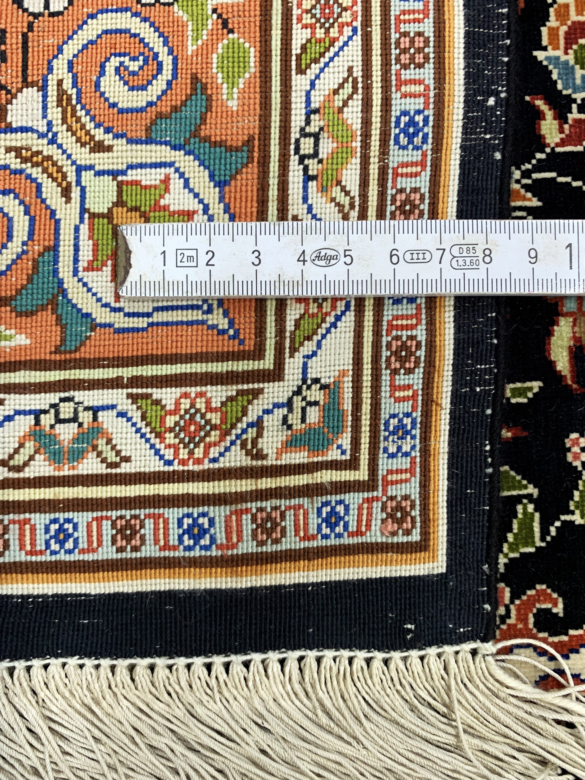 Detail e: Hereke Seide fein, Türkei, signiert, Mitte 20.Jhd, reine Naturseide, ca. 136 x 93 cm, EHZ: 2-3