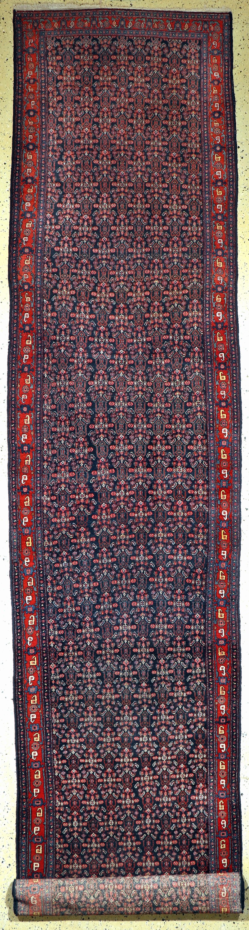 Senneh"Galerie"alt, Persien, um 1920/1930, Wolle auf Baumwolle, ca. 600 x 105 cm, EHZ: 2-3