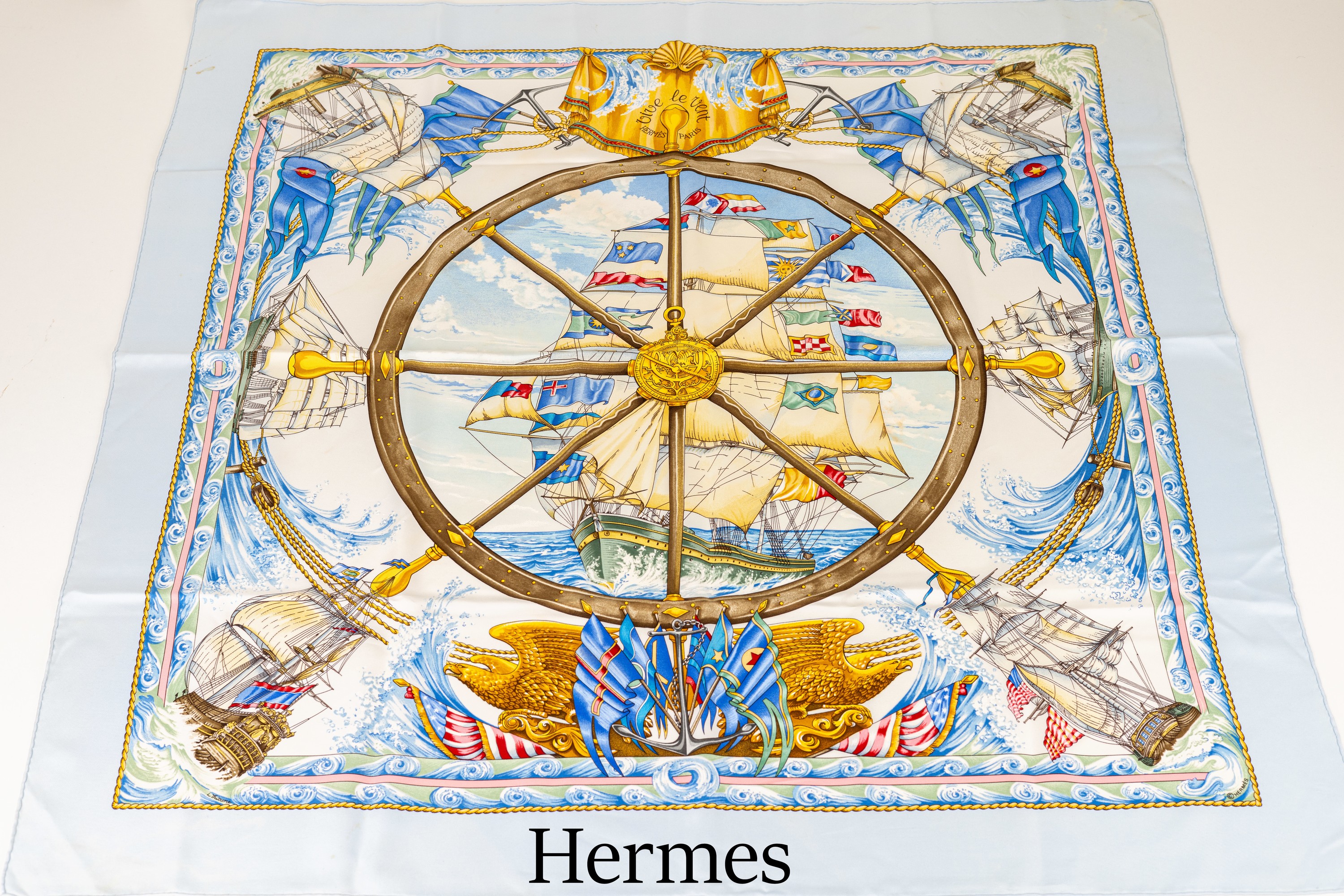 HERMES Seidencarree, 100% Seide, "Vive le Vent", weiß/hellblauer Grund, Segelboot und Steurrad, goldfarb. Applikationen, ca. 88 x 88cm, ...