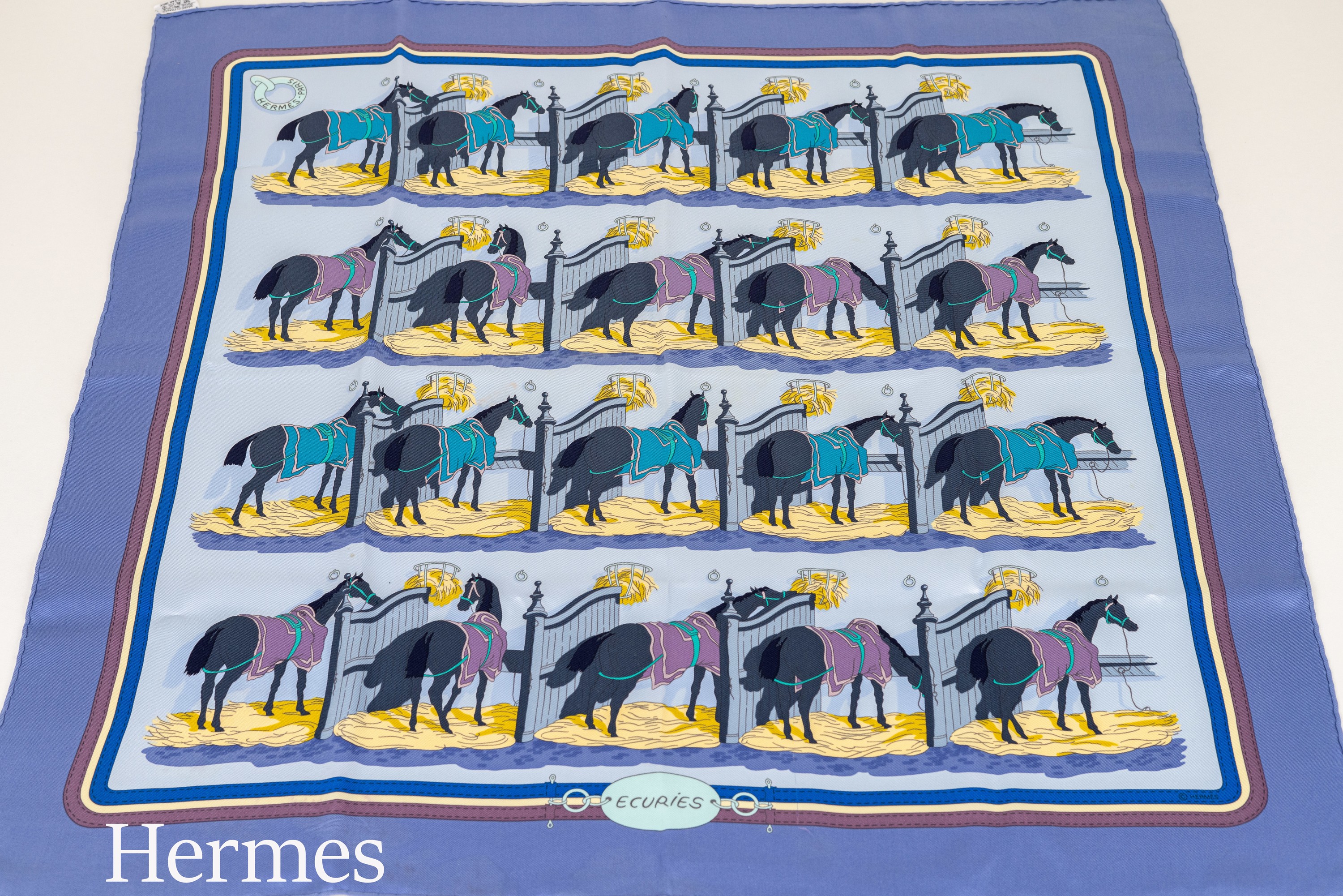 HERMES Seidencarree, 100% Seide, "Ecuries",hellblauer Grund, Stallungen mit Pferden, lila, türkis, gelb und schwarz, ca. 65 x 65 cm, Rand ...