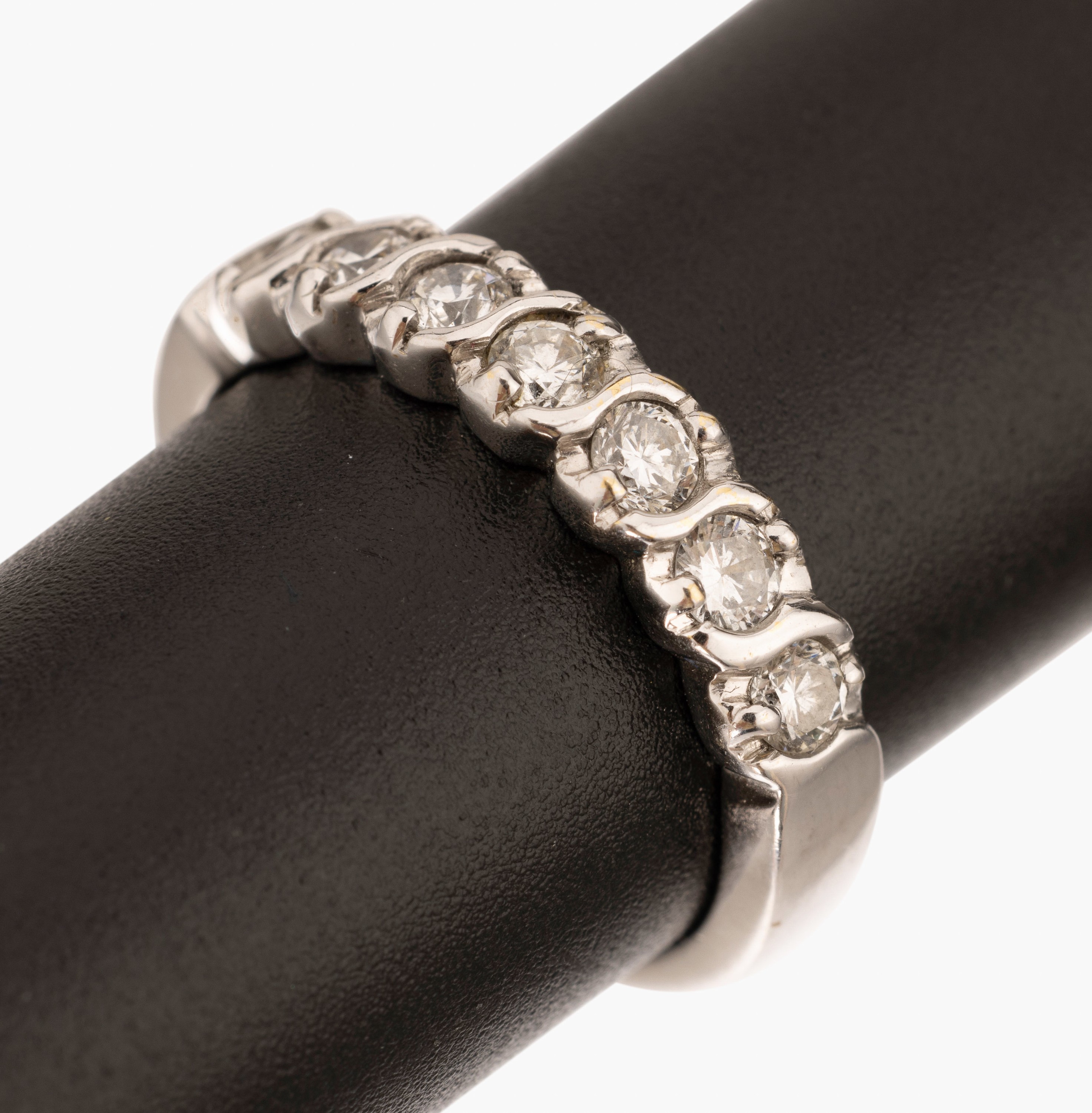18 kt Gold Diamant Ring, WG 750/000, 7 Brillanten zus. ca. 0.50 ct Weiß/si, RW 55, ca. 5.9 g