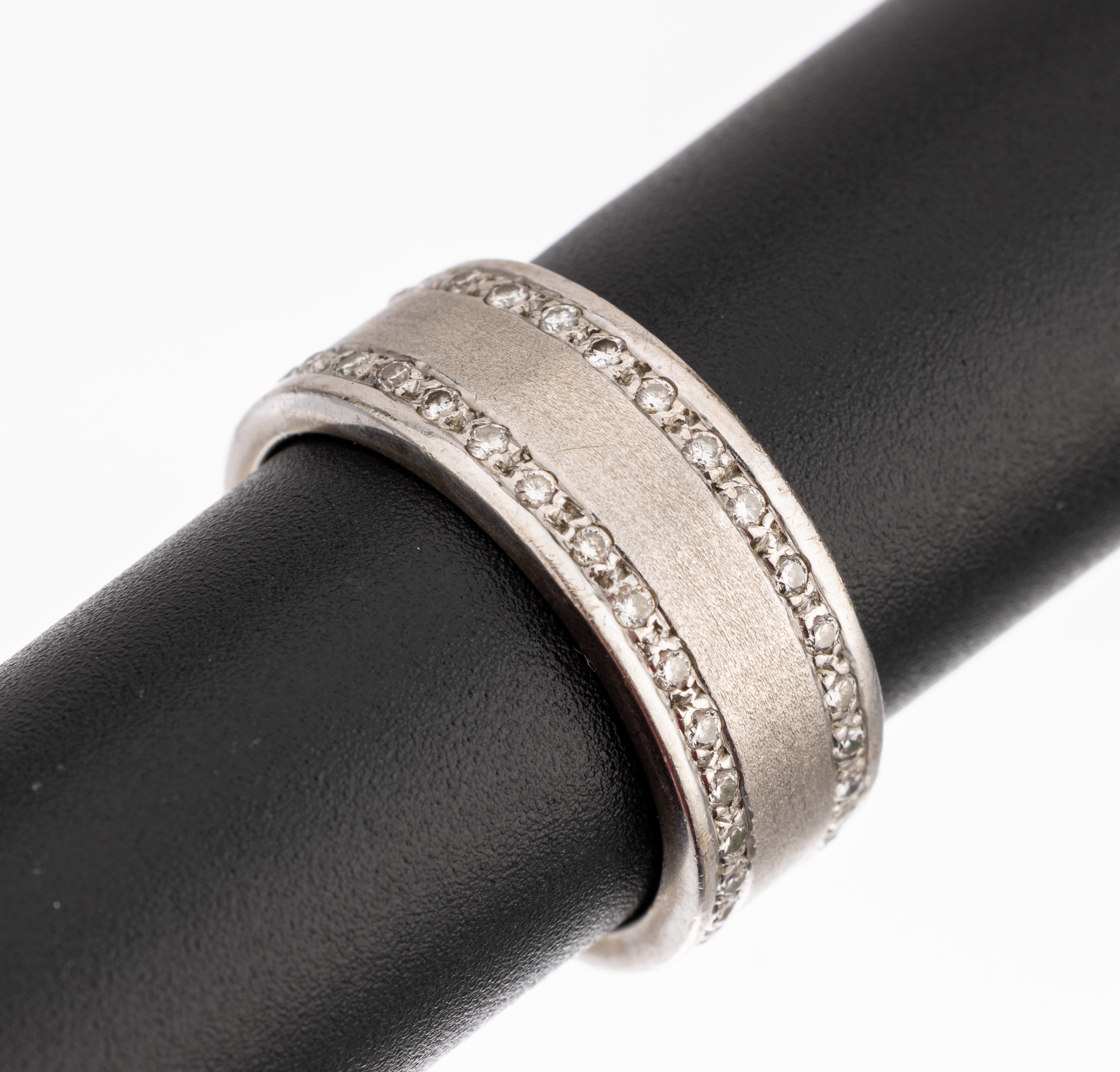 14 kt Gold Brillant Ring, WG 585/000, Brillanten zus. ca. 0.35 ct Weiß/si, RW 54, ca. 9.5 g