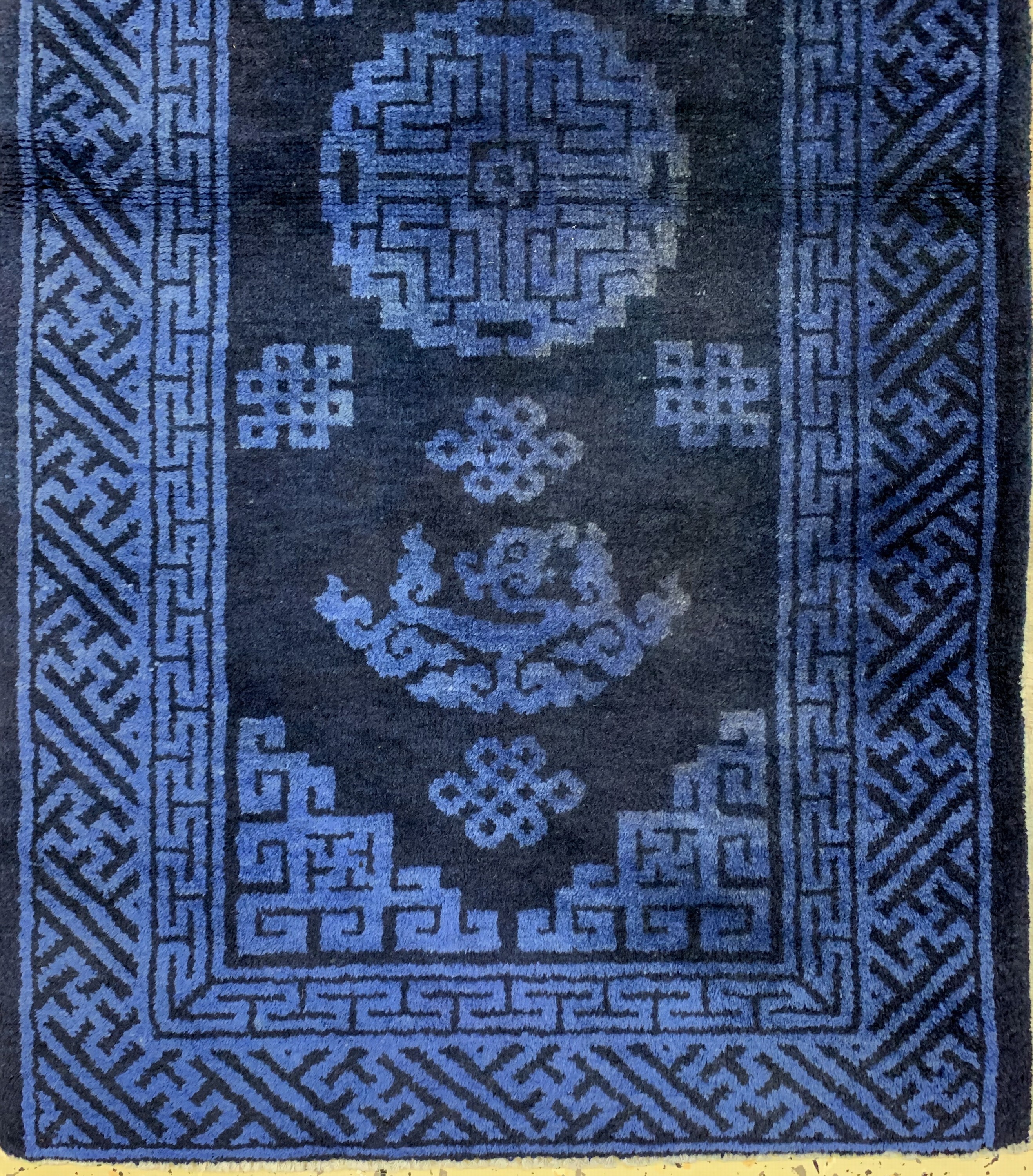 Detail b: Pao Tow, China, um 1920, Wolle auf Baumwolle, ca. 123 x 66 cm, EHZ: 2, verkürzt