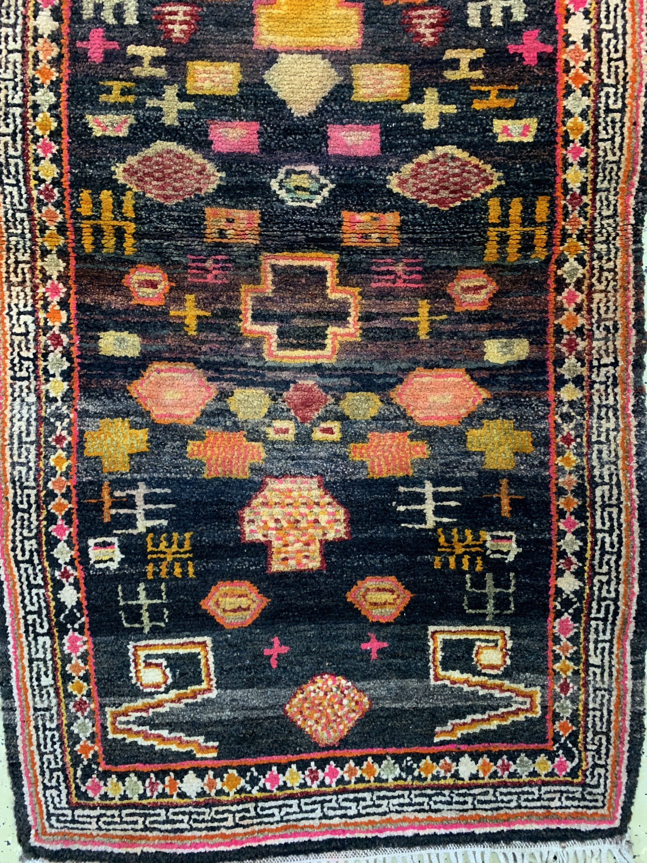 Detail b: Antiker Tibet, um 1910/1920, Wolle auf Baumwolle, ca. 153 x 77 cm, EHZ: 2