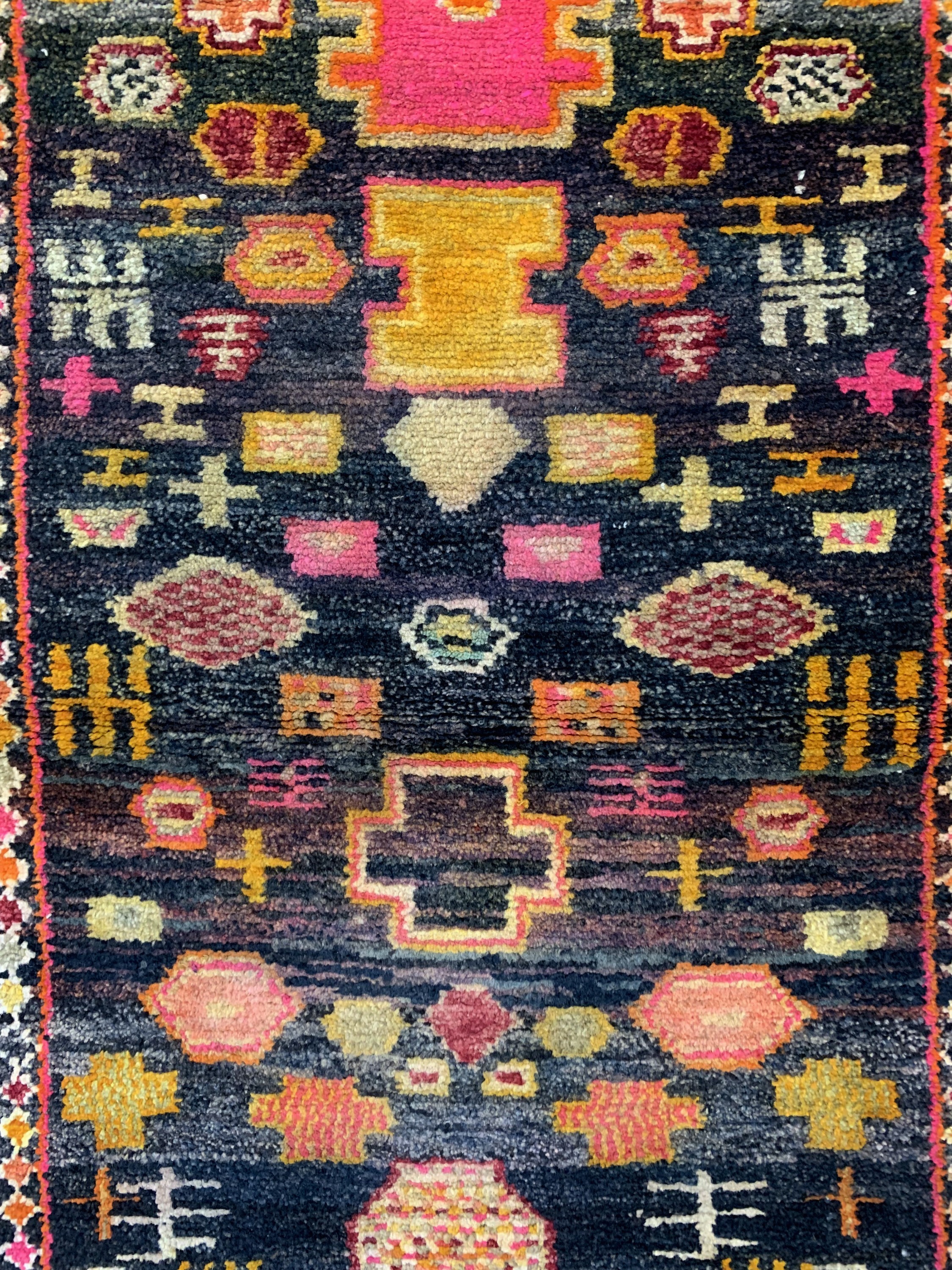Detail c: Antiker Tibet, um 1910/1920, Wolle auf Baumwolle, ca. 153 x 77 cm, EHZ: 2
