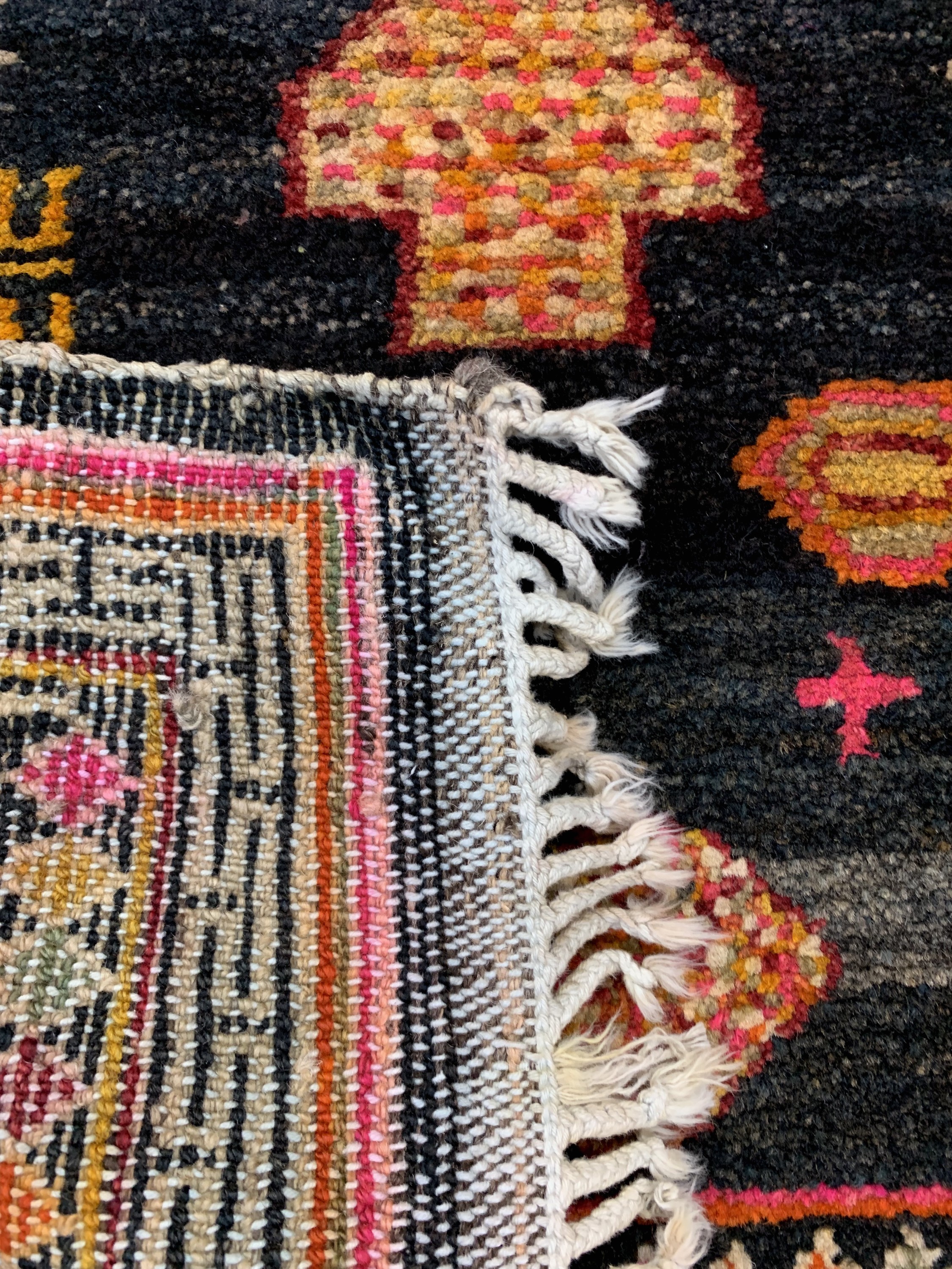 Detail e: Antiker Tibet, um 1910/1920, Wolle auf Baumwolle, ca. 153 x 77 cm, EHZ: 2