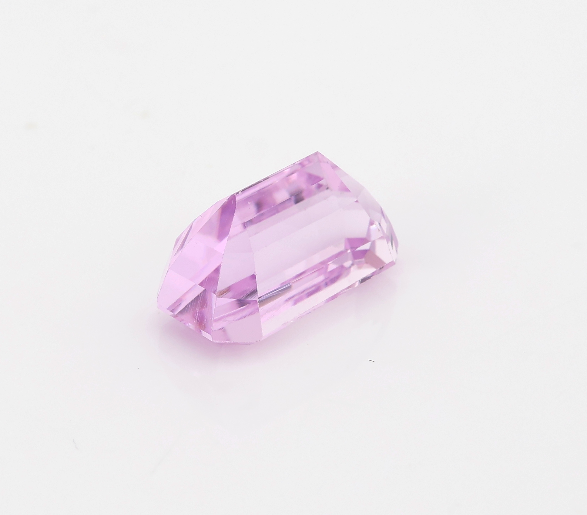 Detail a: Loser Kunzit 8.69 ct mit Zertifikat