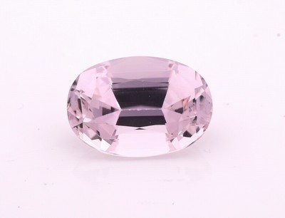 Image Loser Kunzit ca. 19.0 ct, oval facett., ca. 19 x 14 x 10 mm Schätzpreis: 1600, - EUR