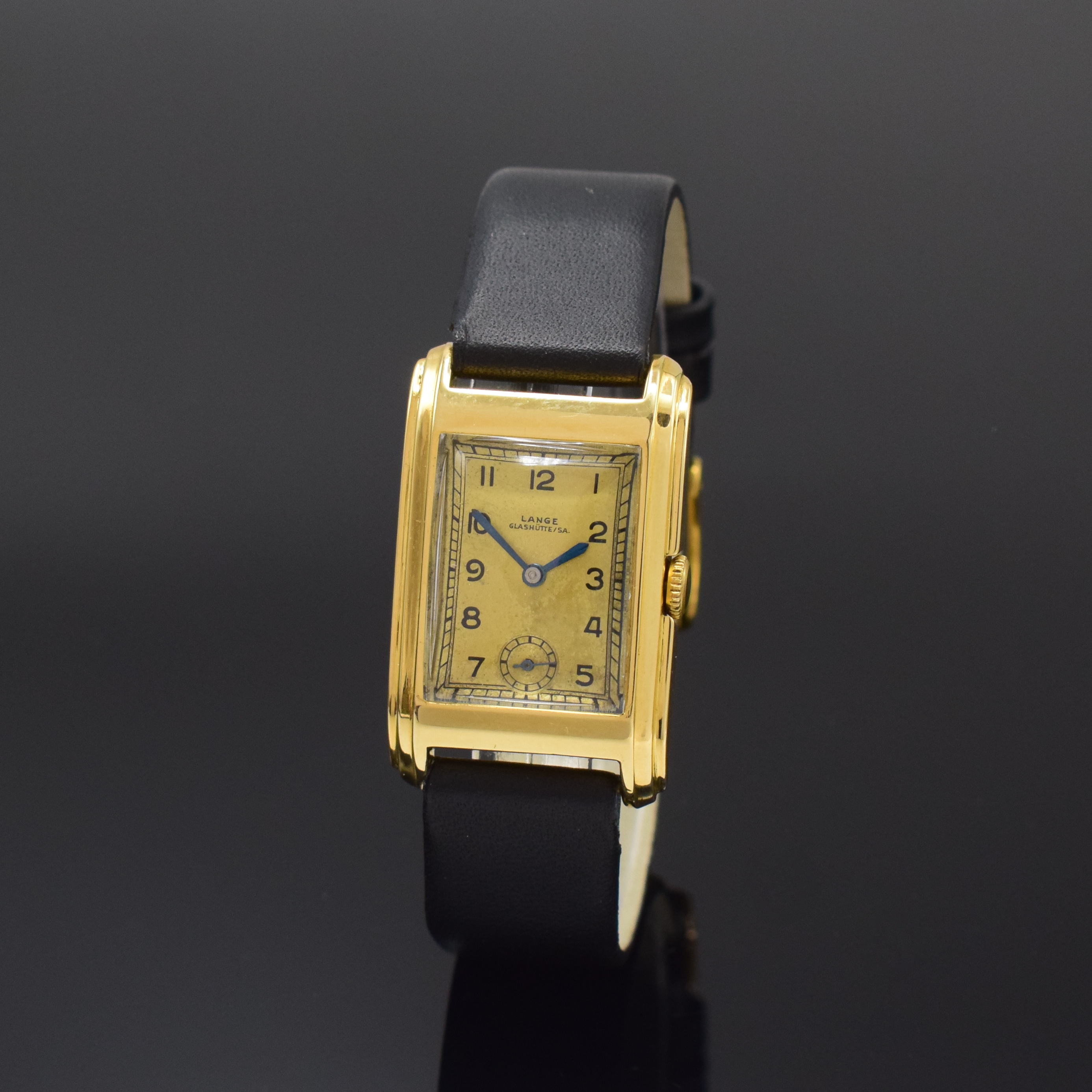 A. LANGE & SÖHNE Glashütte seltene rechteckige Armbanduhr in GG 750/000, Deutschland verk. lt. beiliegendem Stammbuchauszug 1940, Handaufzug, ...