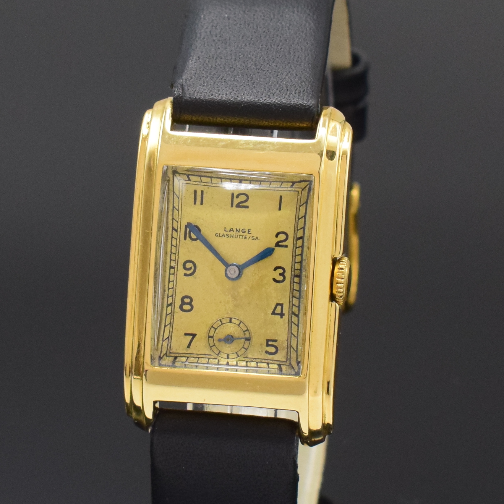 Detail a: A. LANGE & SÖHNE Glashütte seltene rechteckige Armbanduhr in GG 750/000, Deutschland verk. lt. beiliegendem Stammbuchauszug 1940, Handaufzug, ...