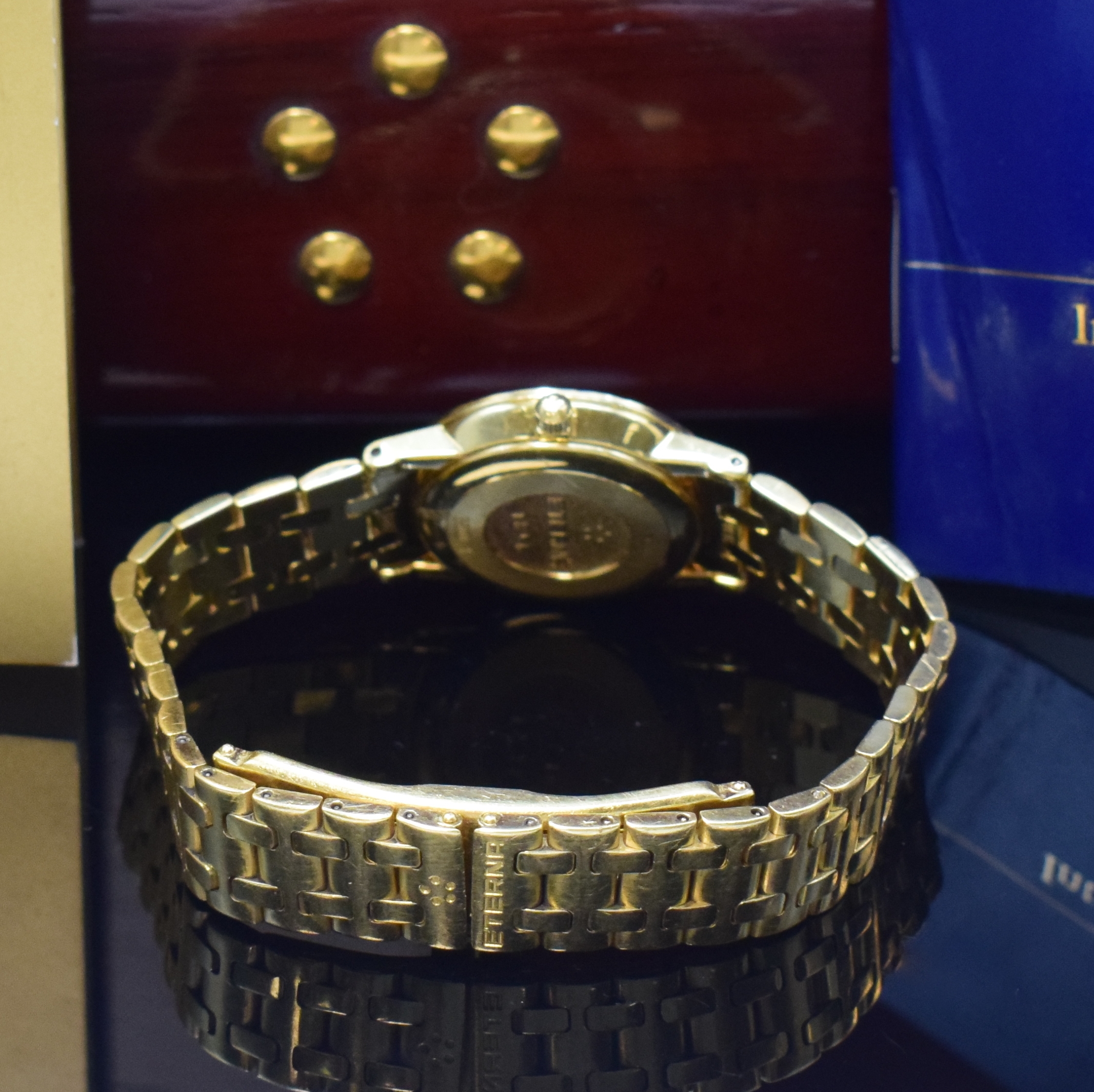 Detail b: ETERNA Damenarmbanduhr in GG 750/000 mit Diamantlünette Referenz 3600.71, quarz, Boden und Diamantlünette aufgedr., Gliederband m. dopp. Faltschl., ...