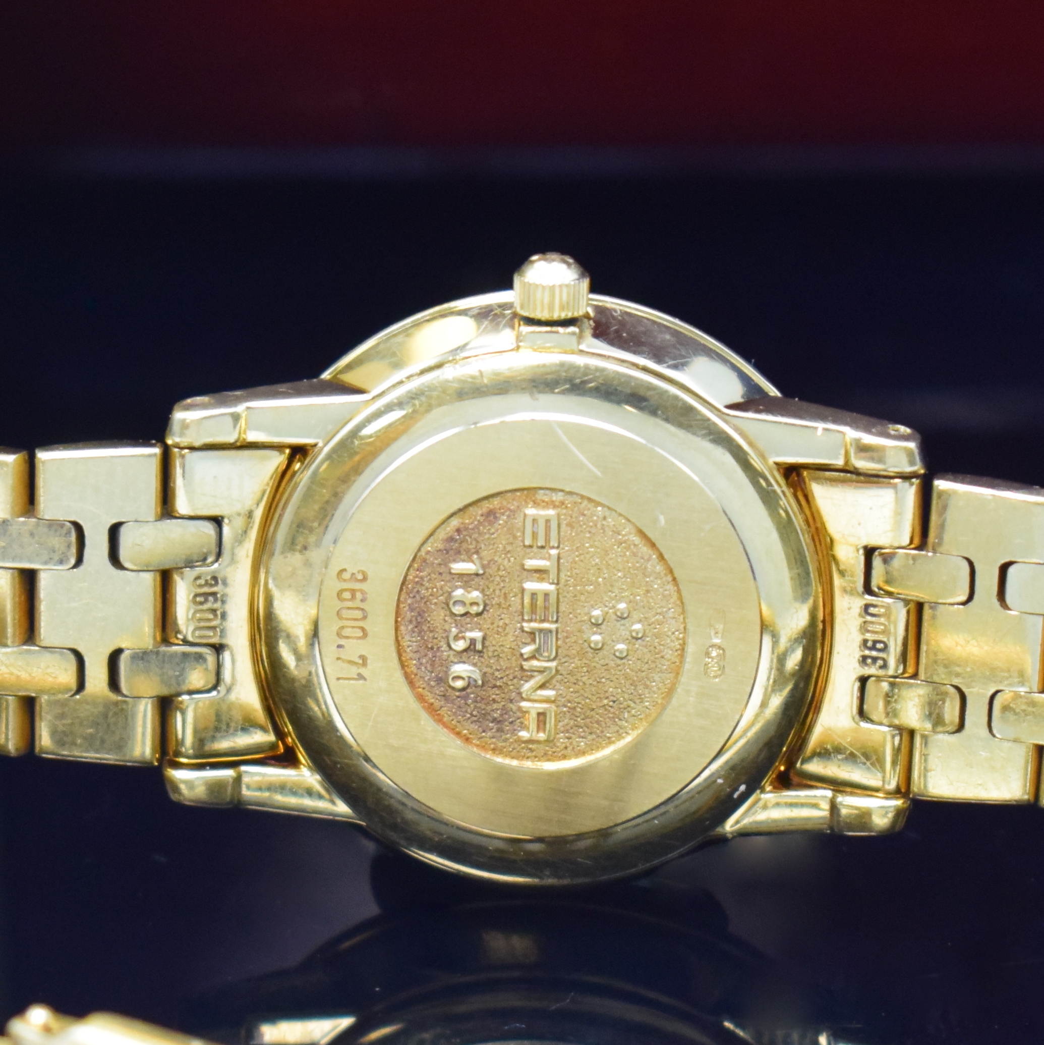 Detail e: ETERNA Damenarmbanduhr in GG 750/000 mit Diamantlünette Referenz 3600.71, quarz, Boden und Diamantlünette aufgedr., Gliederband m. dopp. Faltschl., ...