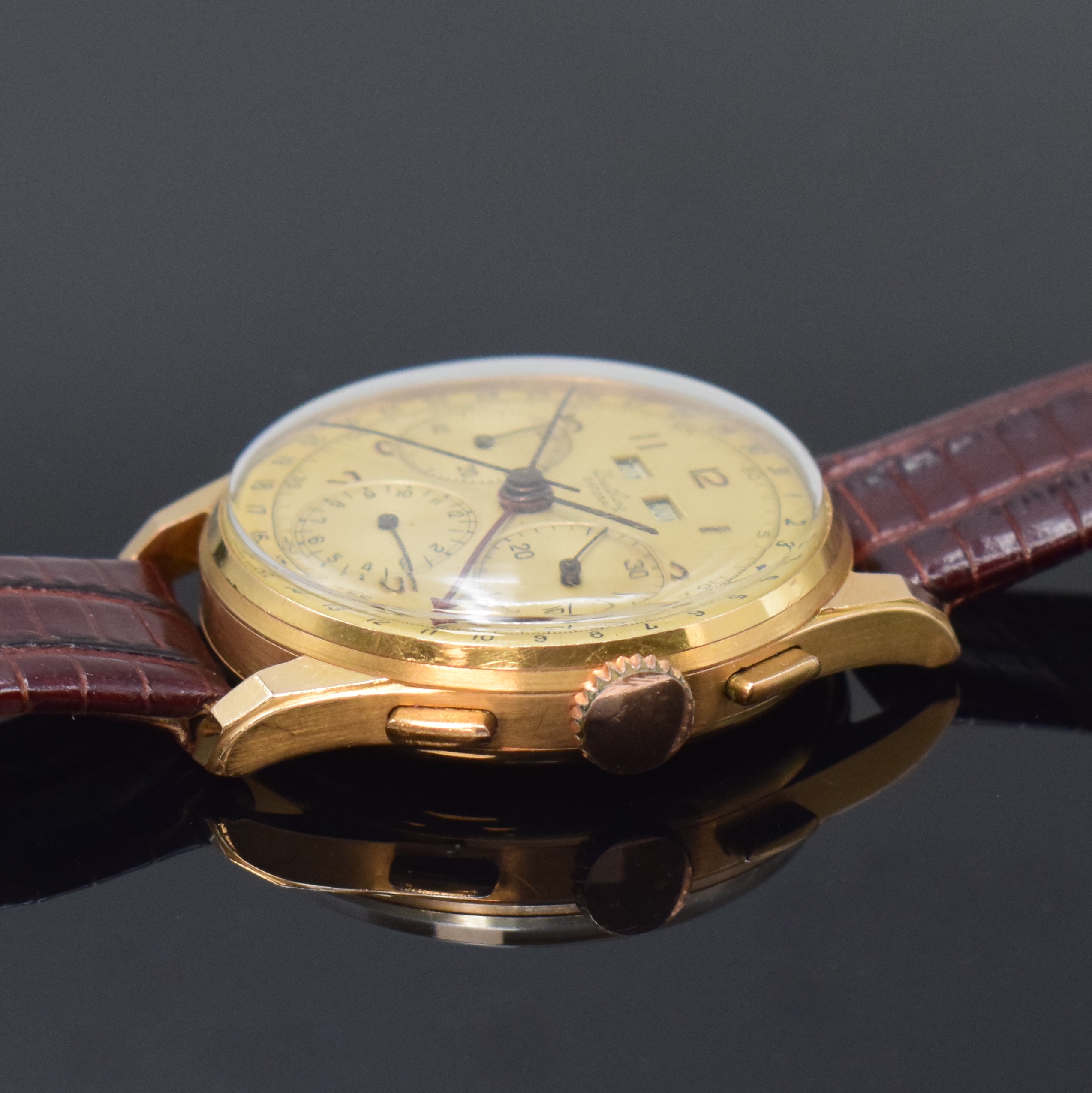 Detail b: BREITLING Datora Referenz 785 seltener Schaltradchronograph mit Vollkalender RoseG 750/000, Schweiz um 1945, Handaufzug, unpoliertes 3-tlg. Geh., ...