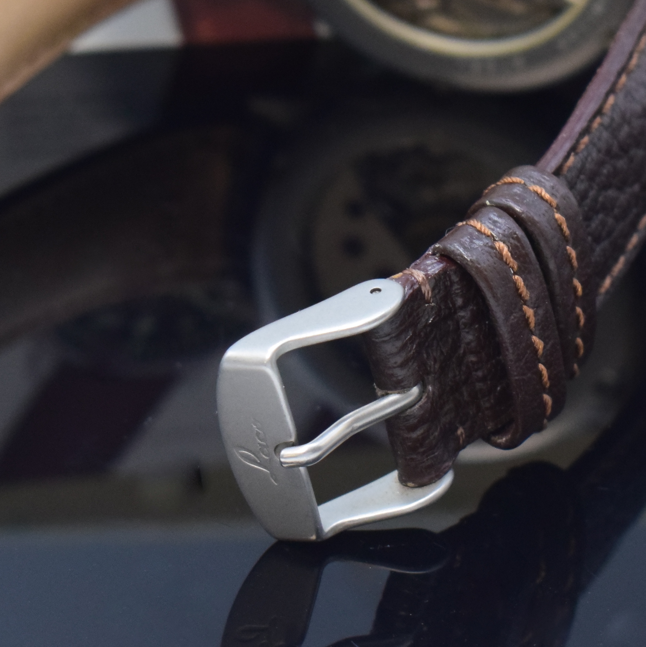 Detail b: LACO große Herrenarmbanduhr im Fliegeruhr- Design, Deutschland/Schweiz um 1995, Handaufzug, mattiertes Geh. m. verschr. Boden, beids. vergl., Krone ...