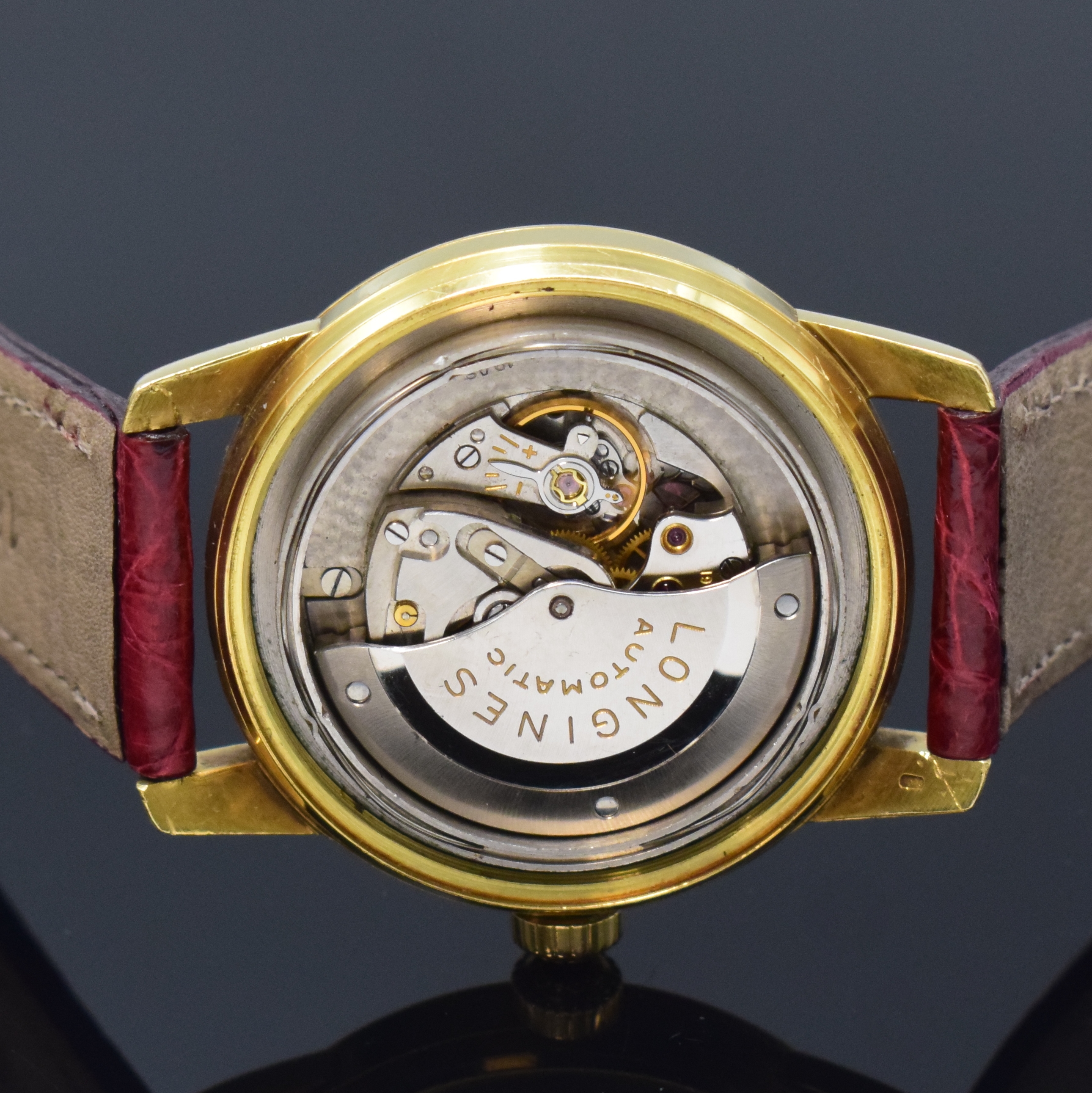 Detail e: LONGINES Conquest Herrenarmbanduhr Referenz 9001 in GG 750/000, Schweiz um 1957, Automatik, unpoliertes Geh., verschr. Boden m.Emailplakette ...