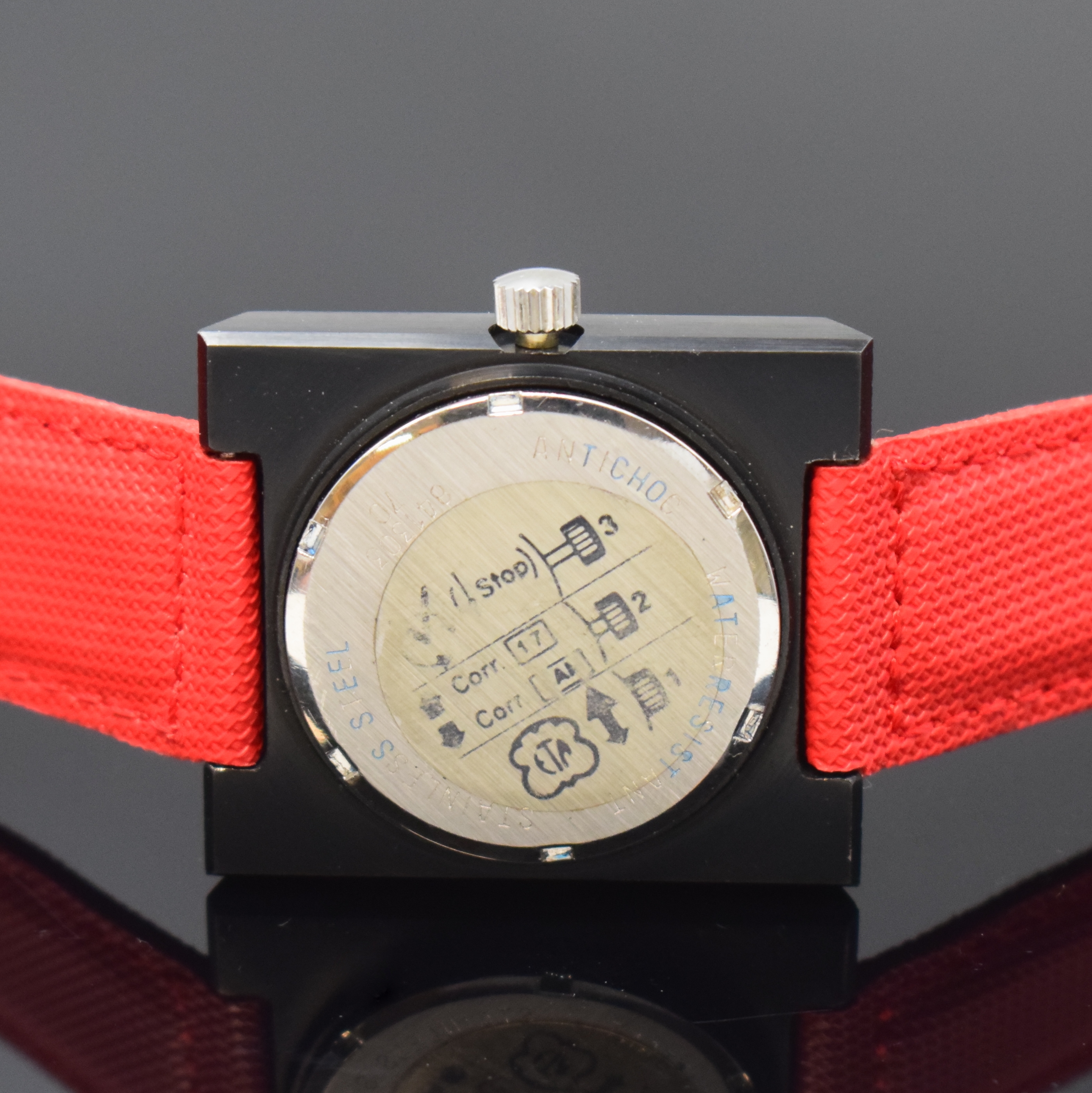 Detail c: DUGENA-Matic ausgefallene Herrenarmbanduhr im 80er-Jahre Design in Stahl, Schweiz um 1980, Automatik, rechteck. geschwärztes Geh., Bodenverschr., ...