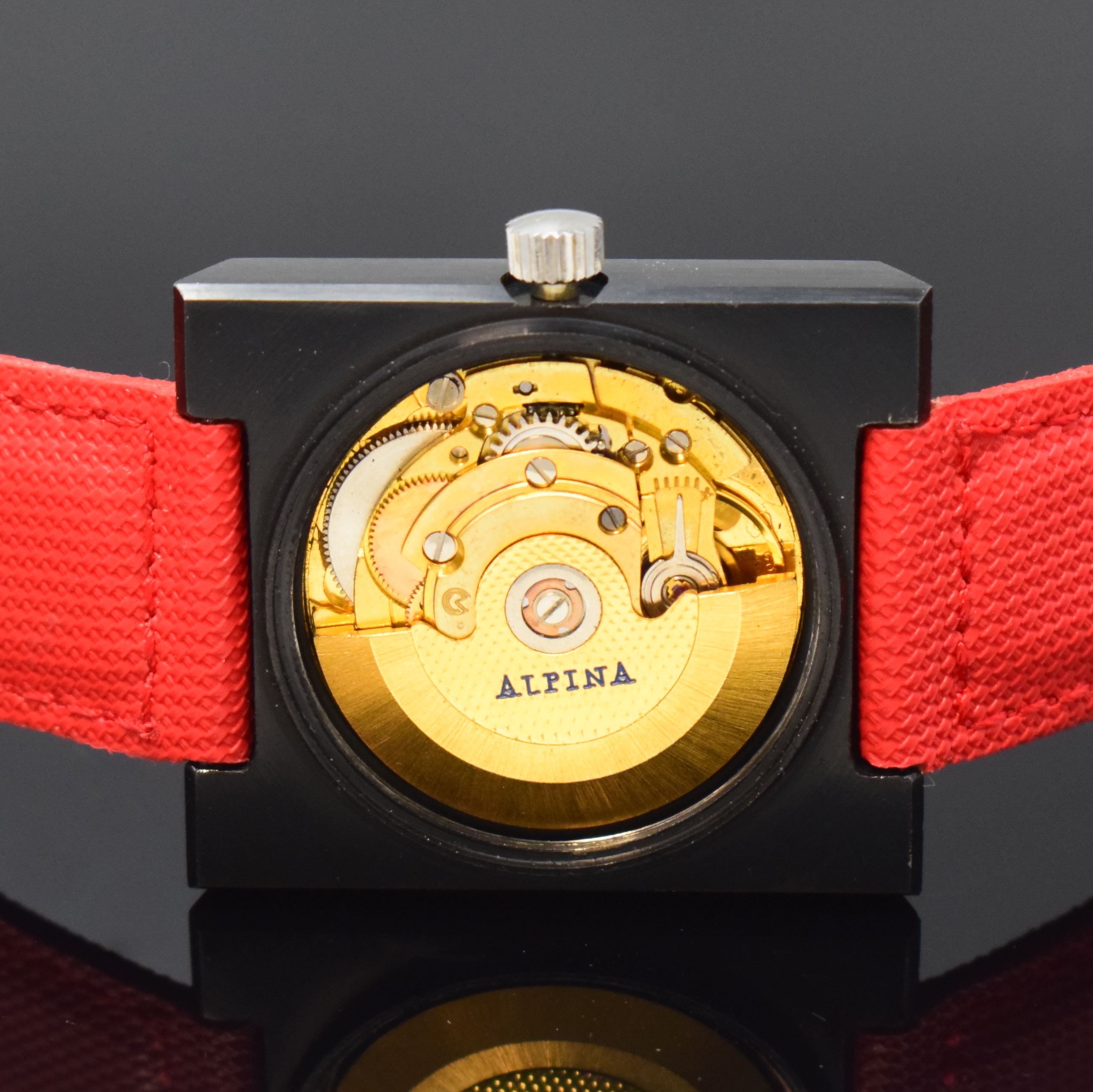 Detail d: DUGENA-Matic ausgefallene Herrenarmbanduhr im 80er-Jahre Design in Stahl, Schweiz um 1980, Automatik, rechteck. geschwärztes Geh., Bodenverschr., ...