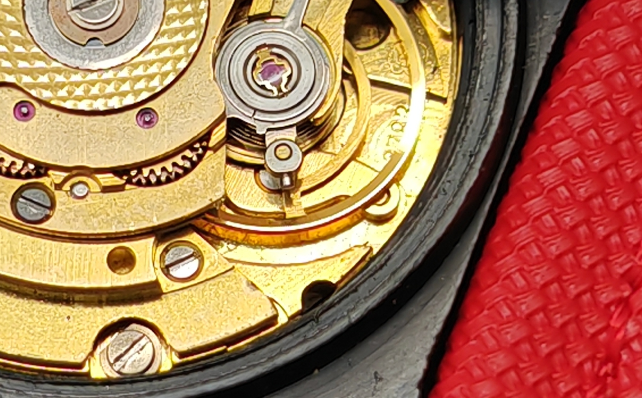 Detail f: DUGENA-Matic ausgefallene Herrenarmbanduhr im 80er-Jahre Design in Stahl, Schweiz um 1980, Automatik, rechteck. geschwärztes Geh., Bodenverschr., ...