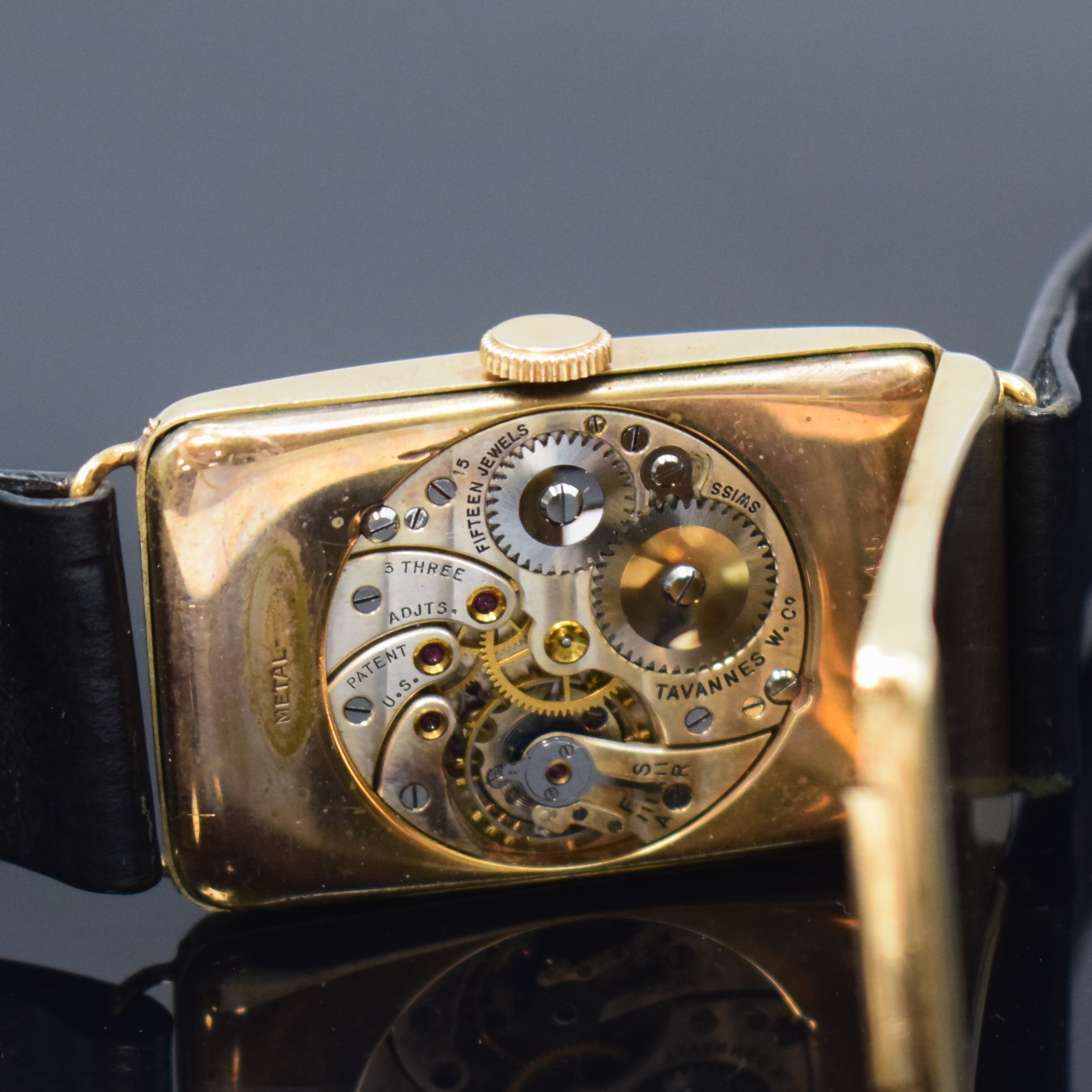 Detail e: TAVANNES Watch Co große rechteckige Armbanduhr in GG 585/000, Schweiz um 1920, Handaufzug, leicht gebogenes Scharniergeh., orig. Glas u. Krone, bei ...