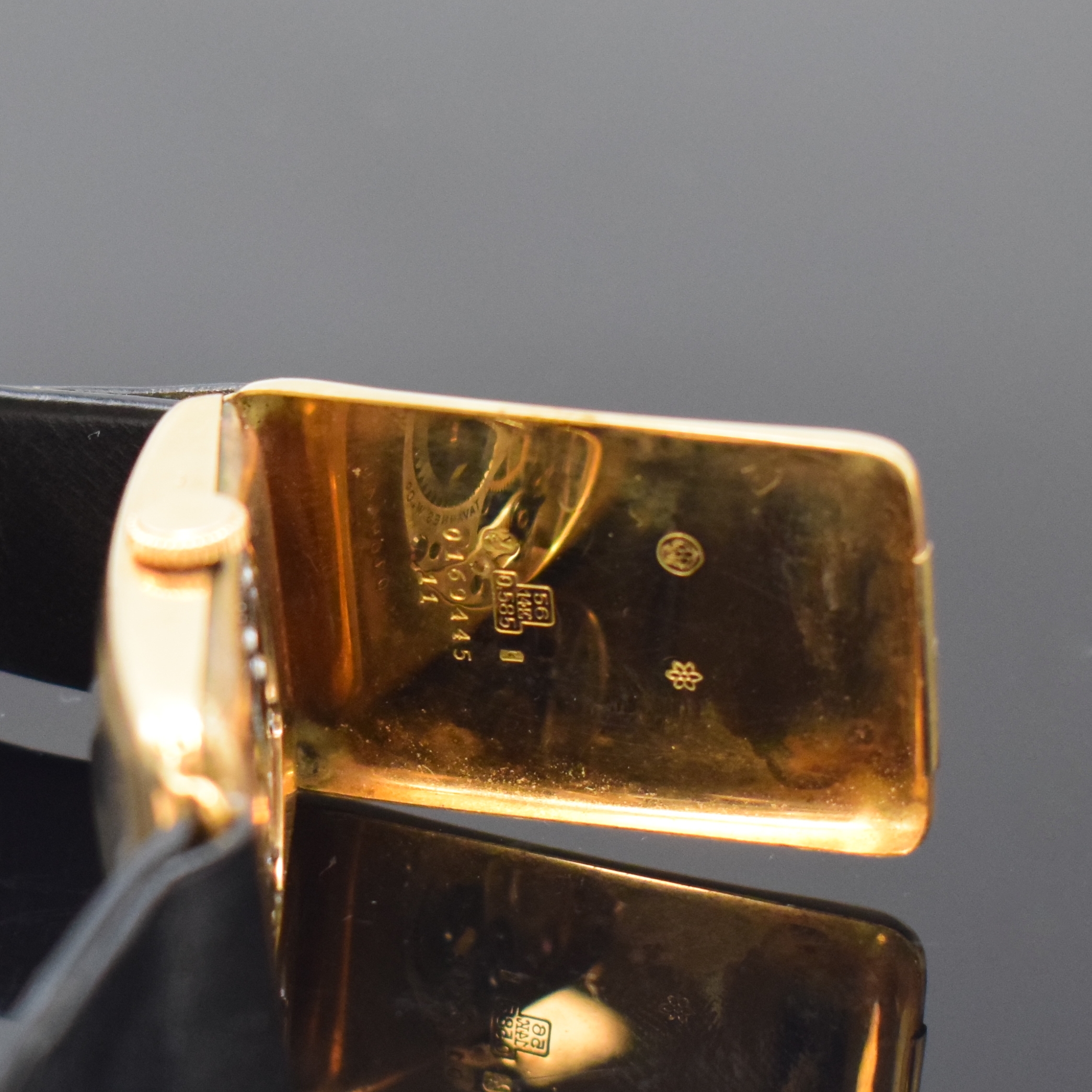 Detail f: TAVANNES Watch Co große rechteckige Armbanduhr in GG 585/000, Schweiz um 1920, Handaufzug, leicht gebogenes Scharniergeh., orig. Glas u. Krone, bei ...