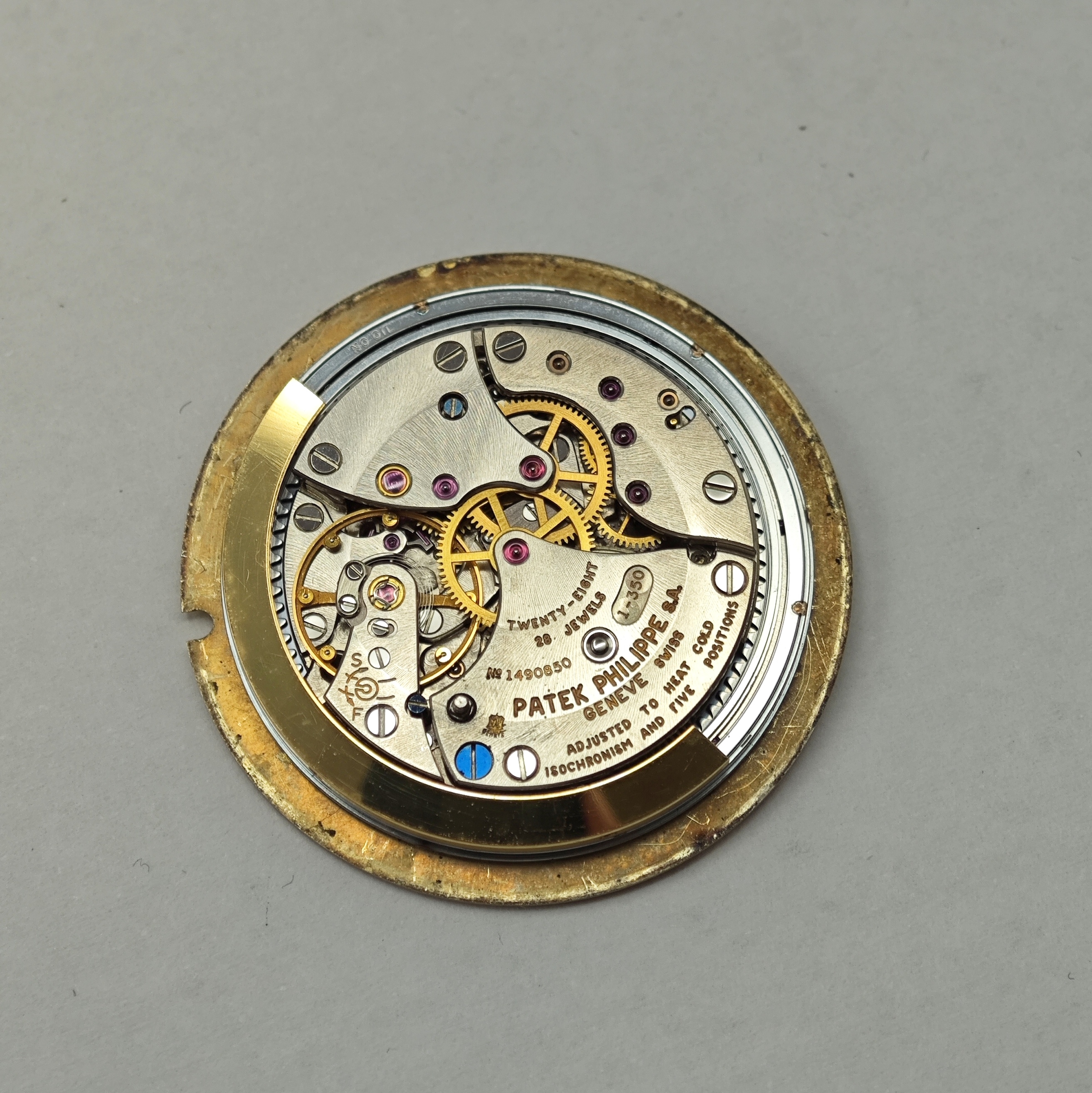 Detail e: PATEK PHILIPPE seltene große Backwinder- Armbanduhr Referenz 3585 in GG 750/000, Schweiz um 1975, Automatik, verschr. Geh., rücks. Krone f. Aufzug ...
