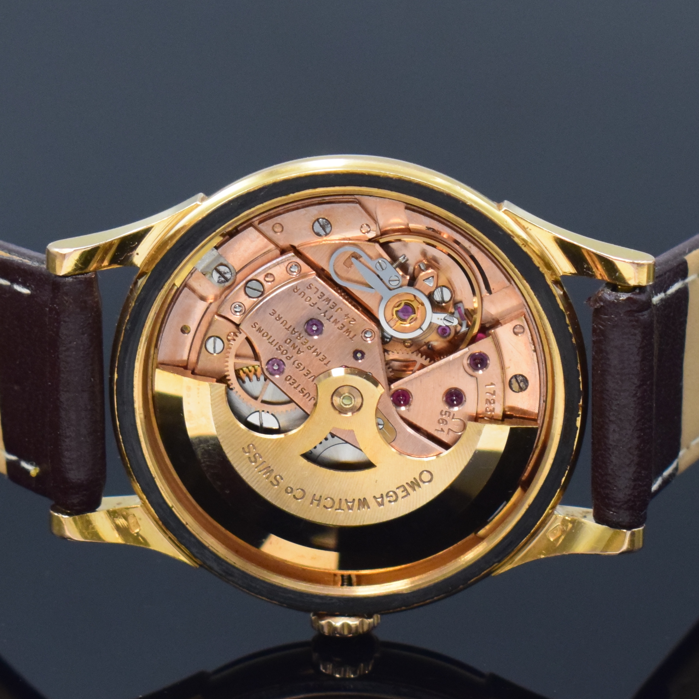 Detail e: OMEGA Constellation seltener Armbandchronometer in RG 750/000 Referenz 14393/94, Schweiz um 1961, Automatik, unpoliertes Geh., verschr. Boden m. ...