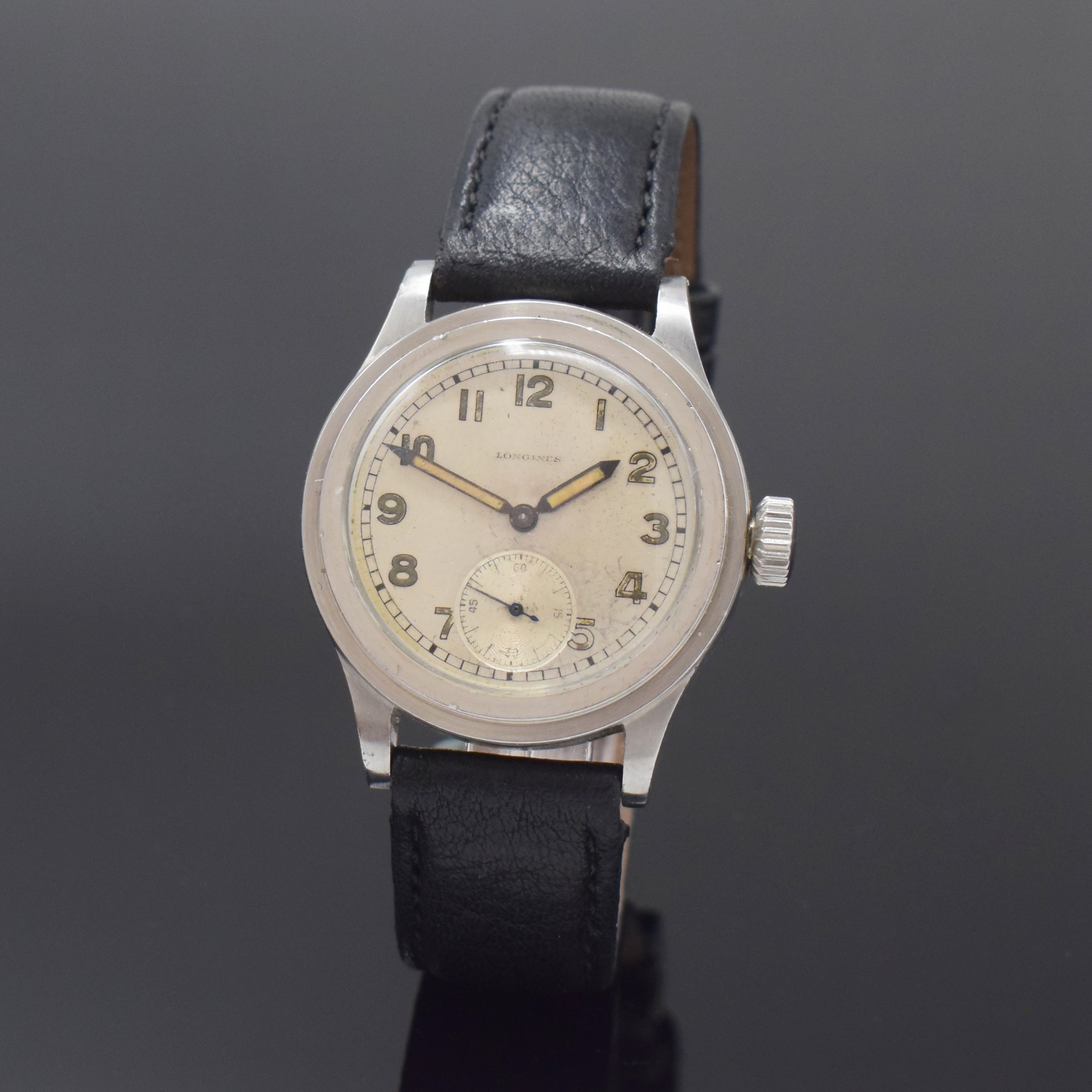 LONGINES Tre Tacche Herrenarmbanduhr in Stahl, Schweiz um 1942, Handaufzug, gestuftes Geh., Boden verschr., Krone später, silb. Zifferbl. pat., ...