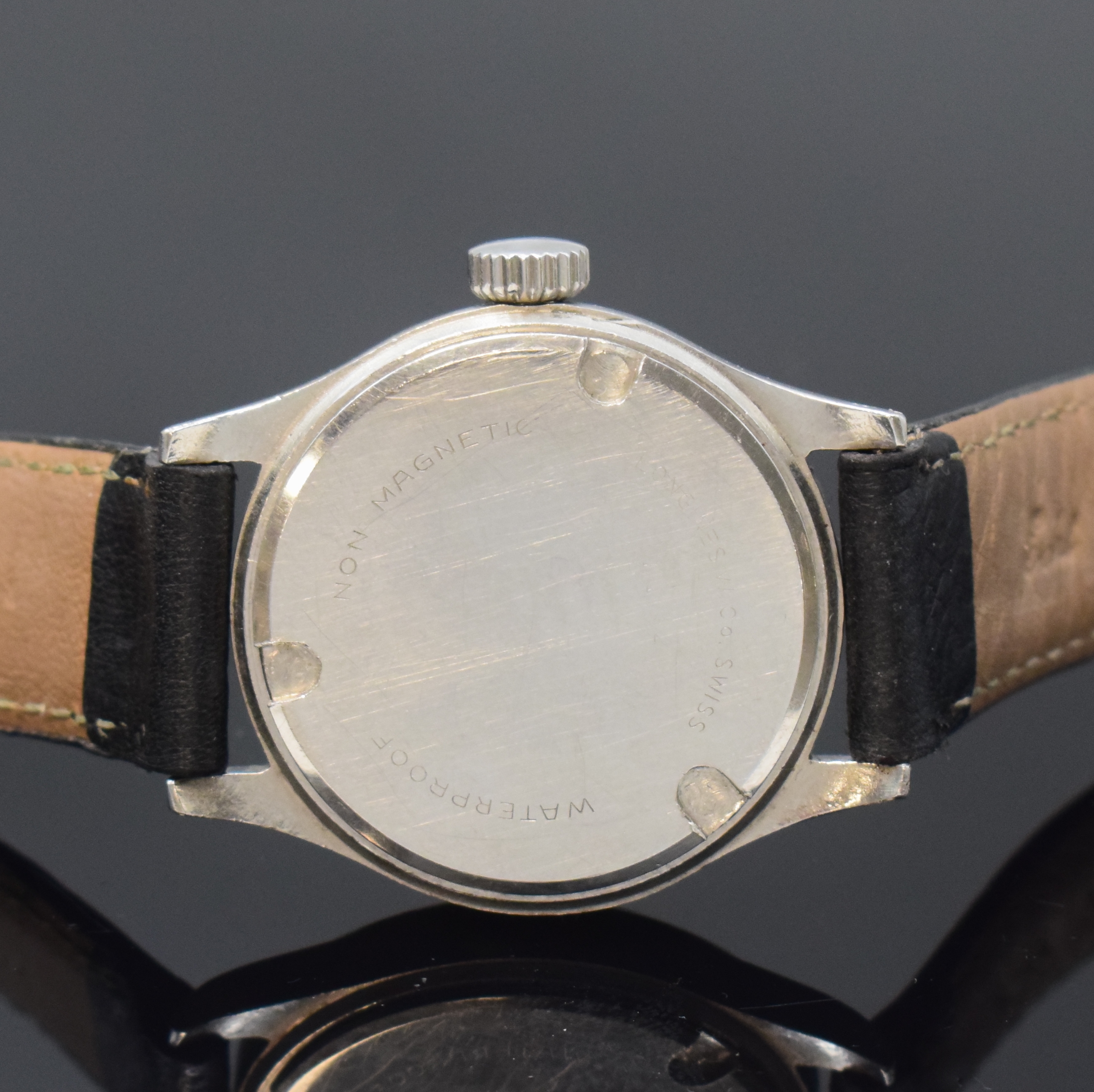 Detail c: LONGINES Tre Tacche Herrenarmbanduhr in Stahl, Schweiz um 1942, Handaufzug, gestuftes Geh., Boden verschr., Krone später, silb. Zifferbl. pat., ...
