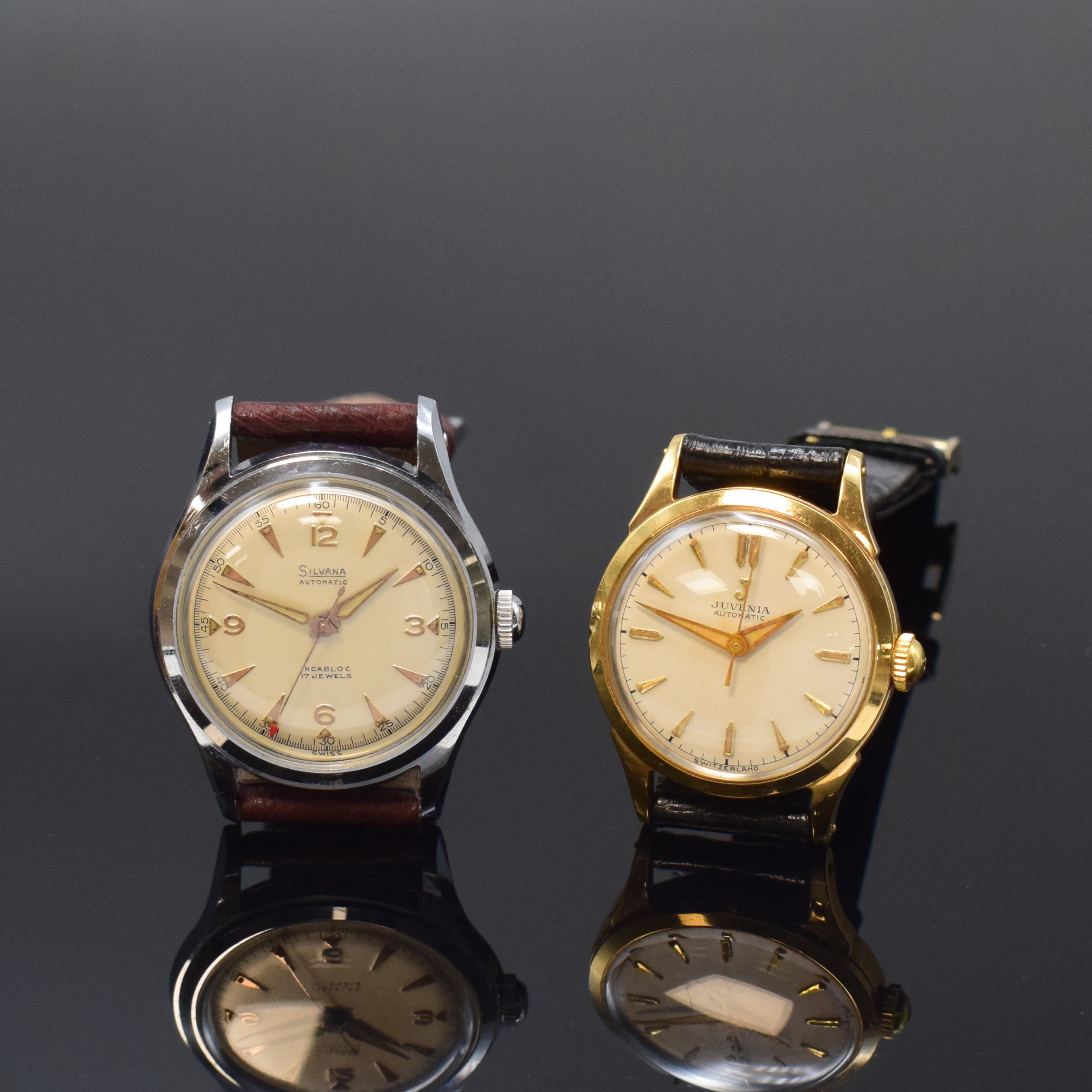 JUVENIA/SILVANA 2 nahezu neuwertige Armbanduhren mit Hammerautomatik, Schweiz um 1950, verschr. Geh. m. Stahlboden, 1) JUVENIA, verg. Geh., silb. ...