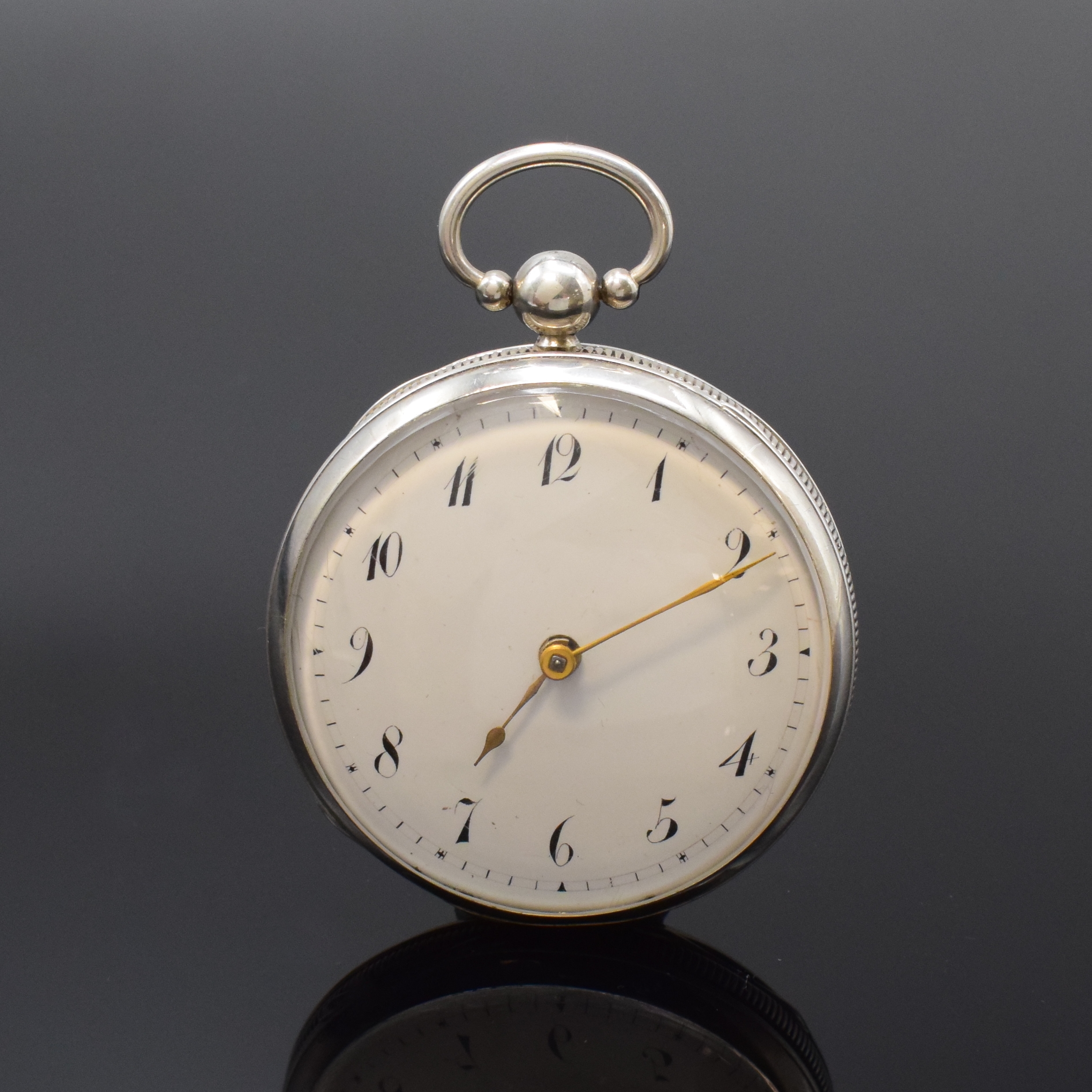 Spindeltaschenuhr in Silber, Schweiz um 1820, Schlüsselaufzug, guill. Geh. m. geripptem Rand dell./berieb., Emailzifferbl. m. Breguetzahlen, Zeiger ...
