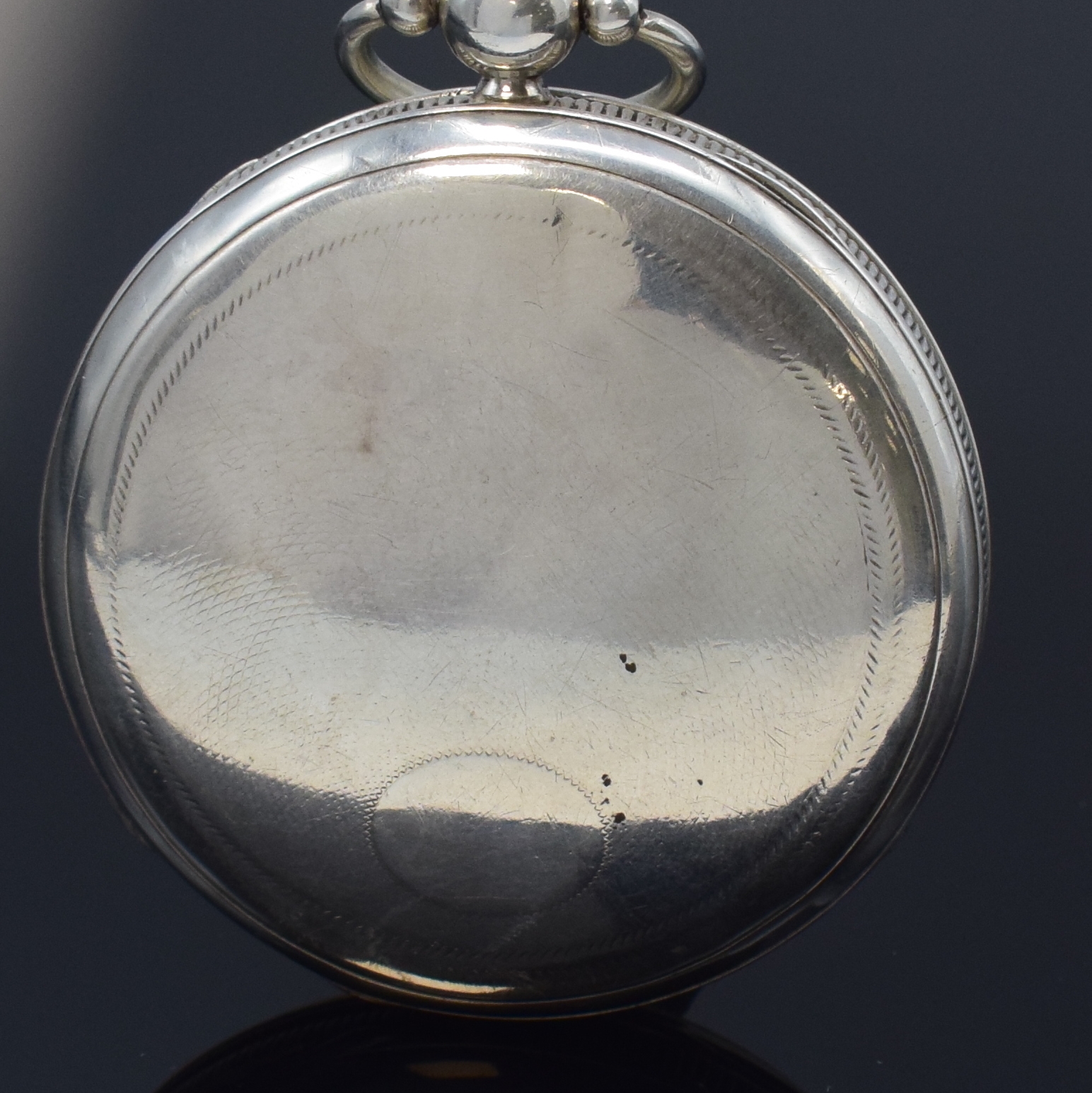 Detail a: Spindeltaschenuhr in Silber, Schweiz um 1820, Schlüsselaufzug, guill. Geh. m. geripptem Rand dell./berieb., Emailzifferbl. m. Breguetzahlen, Zeiger ...