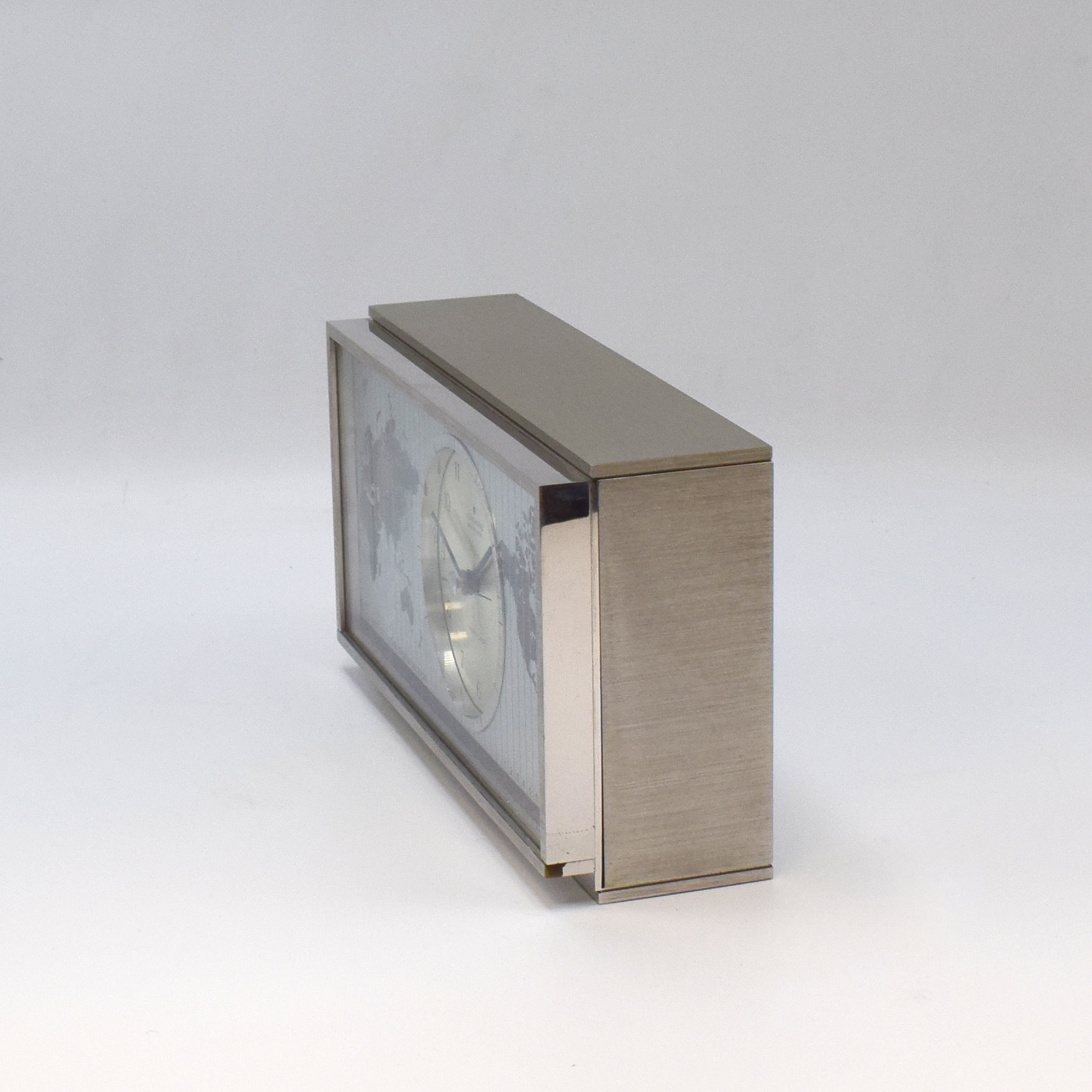 Detail c: JUNGHANS Electronic Astro-Chron seltene Präzisions-Tischuhr mit original Box, Deutschland um 1968, quartz, rhodiniertes rechteck. Geh., versilb. ...