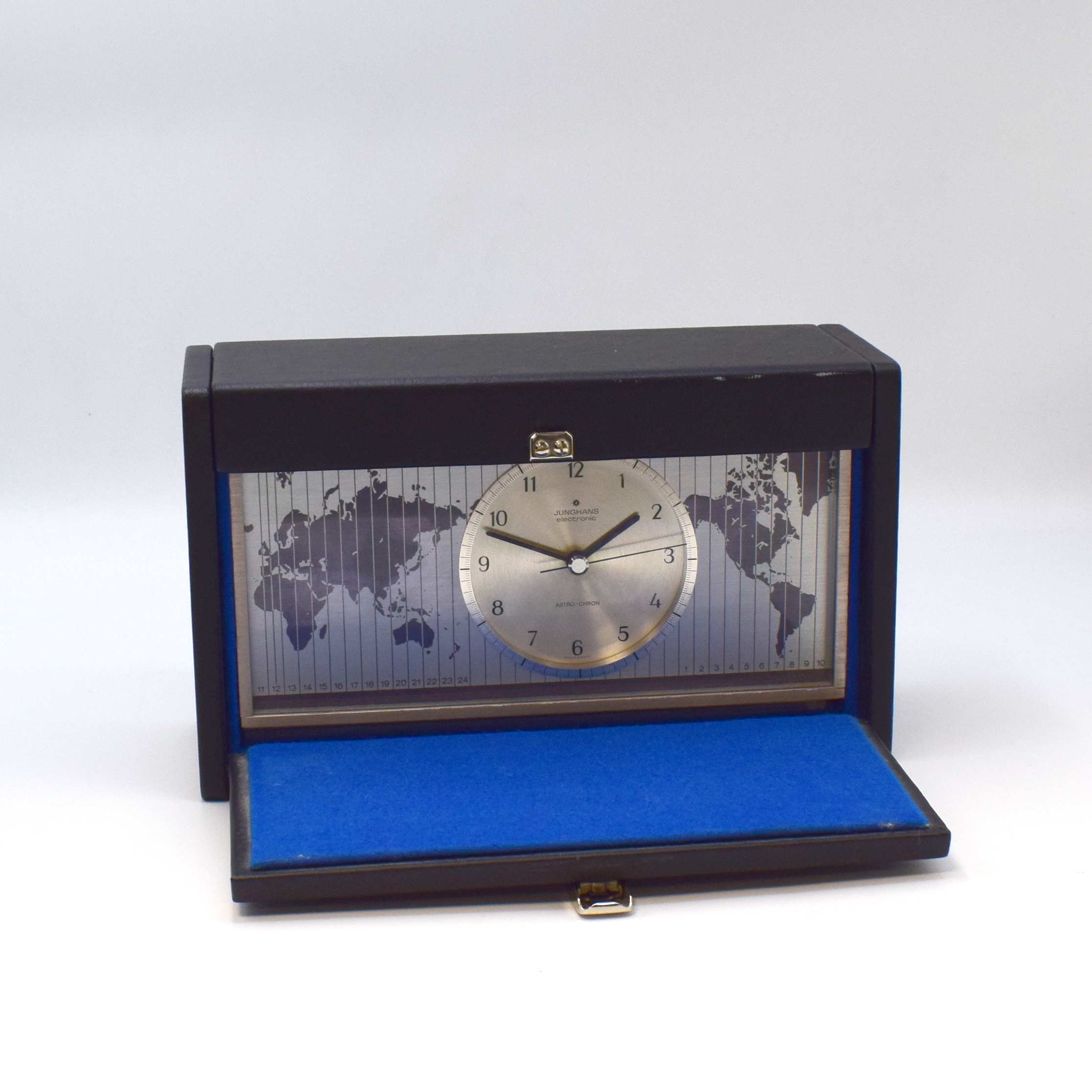 Detail e: JUNGHANS Electronic Astro-Chron seltene Präzisions-Tischuhr mit original Box, Deutschland um 1968, quartz, rhodiniertes rechteck. Geh., versilb. ...