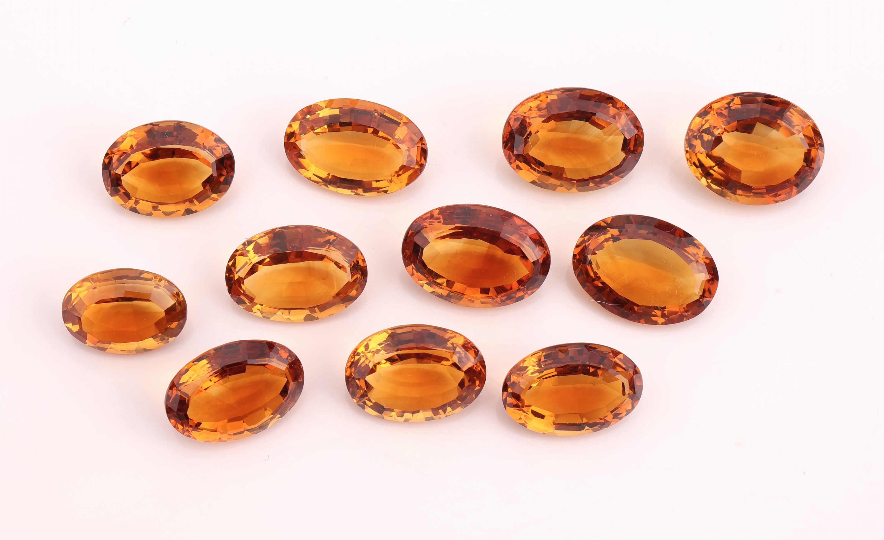 11 ovalfacett. Citrine zus. ca. 118.30 ct