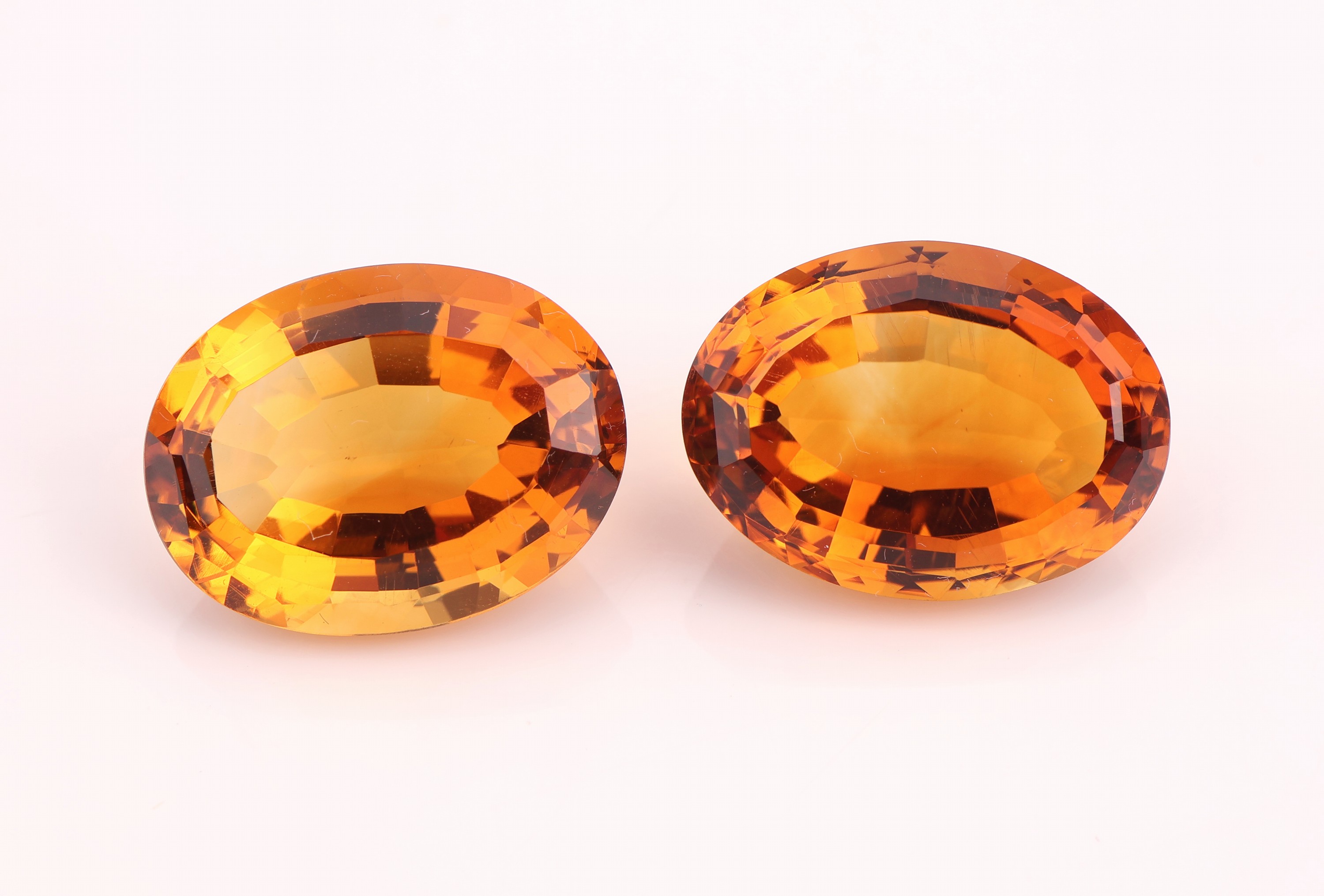 Detail a: 11 ovalfacett. Citrine zus. ca. 118.30 ct