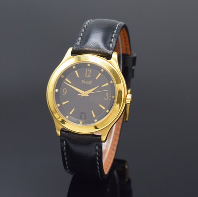 Image PIAGET Citea wristwatch in 18k yellow gold reference 26001, self winding, case back 6- times screwed, black dial with gilded hour- indices and Arabic numerals, gilded hands, date at 6, rhodium plated movement calibre 197P with fausses cotes decoration, 27 jewels, diameter approx. 35 mm, condition 2
